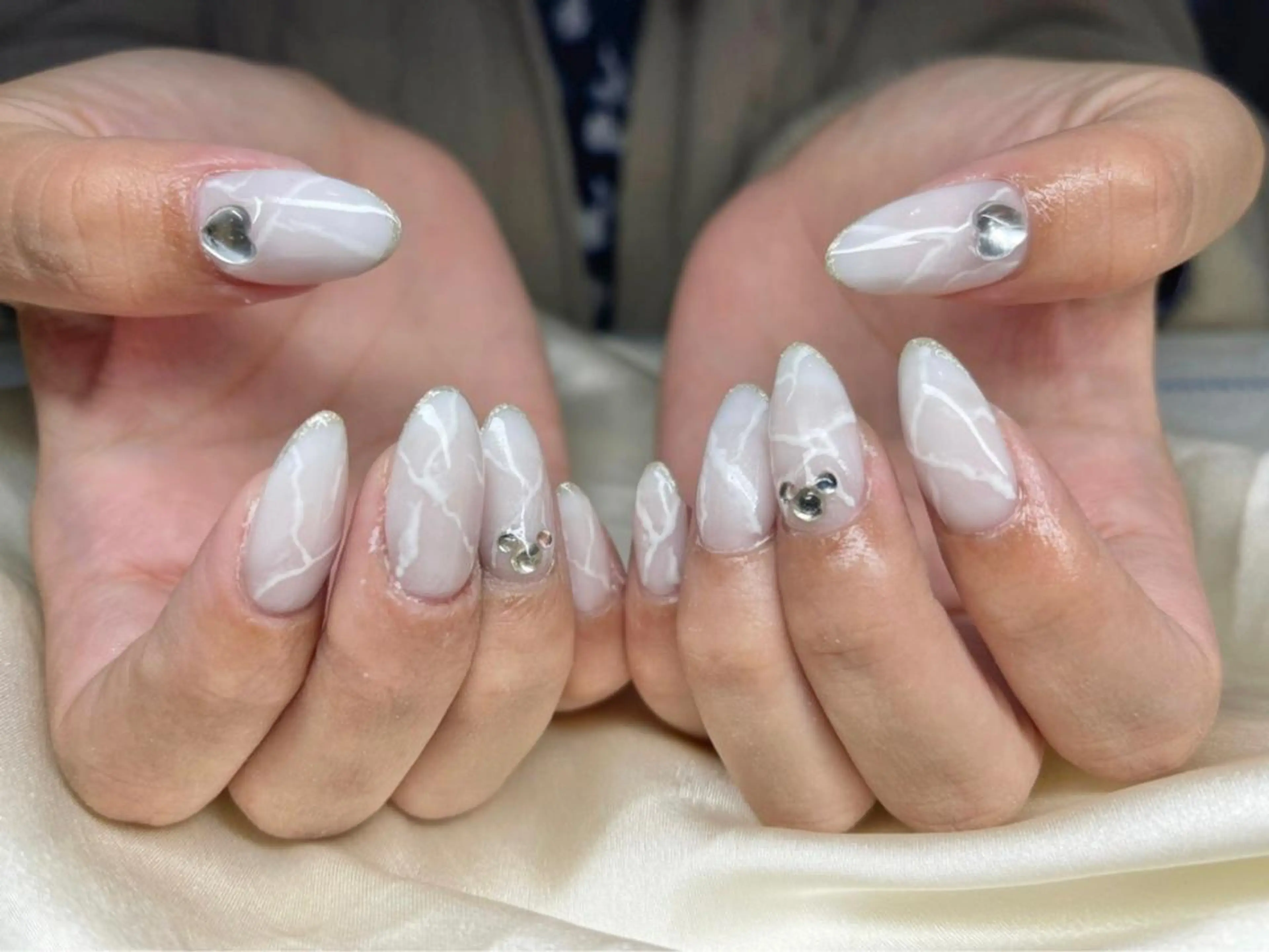 ネイル マツエク・マツパ アイブロウ 眉カラー 韓国風マツエク パリジェンヌラッシュリフト まつげパーマ 長さ出し ハンドネイル Nail&eye Belire 新宿のネイルデザイン