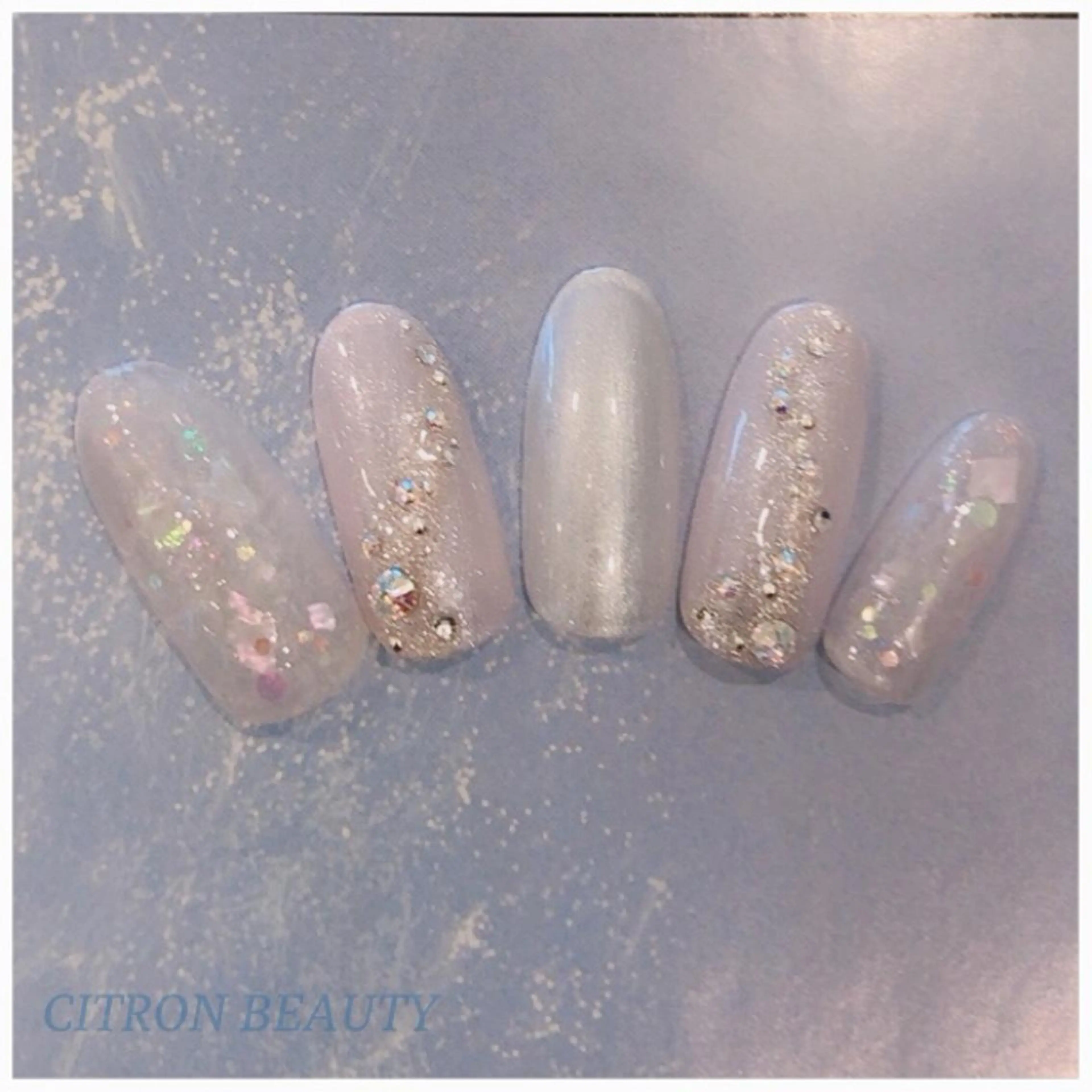 ネイル オーロラネイル キラキラネイル ストーンネイル CITRON NAIL💅練習生のネイルデザイン
