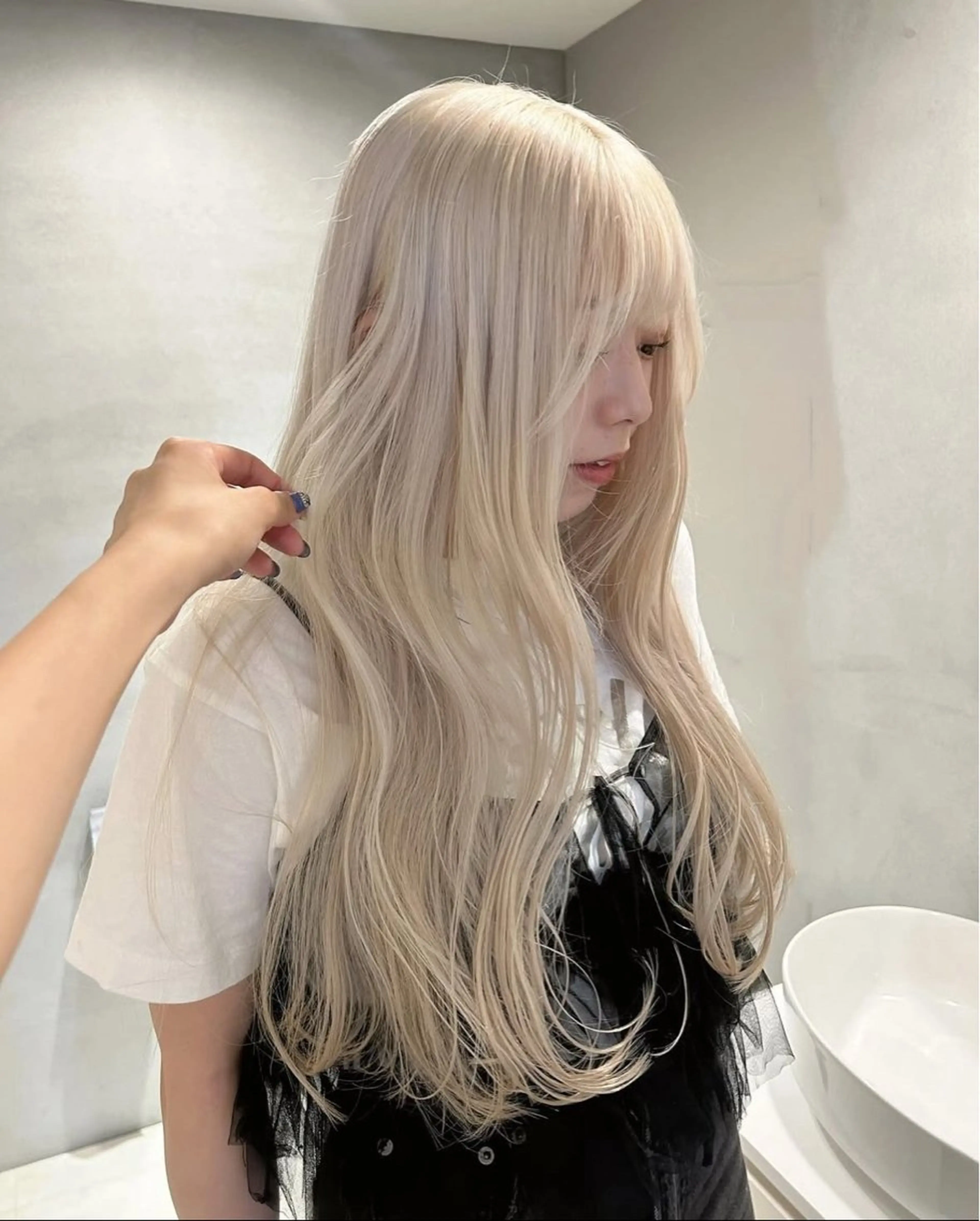 ロング カラー ヘアカラー トリートメント PELEハイトーン shinobuのヘアスタイル