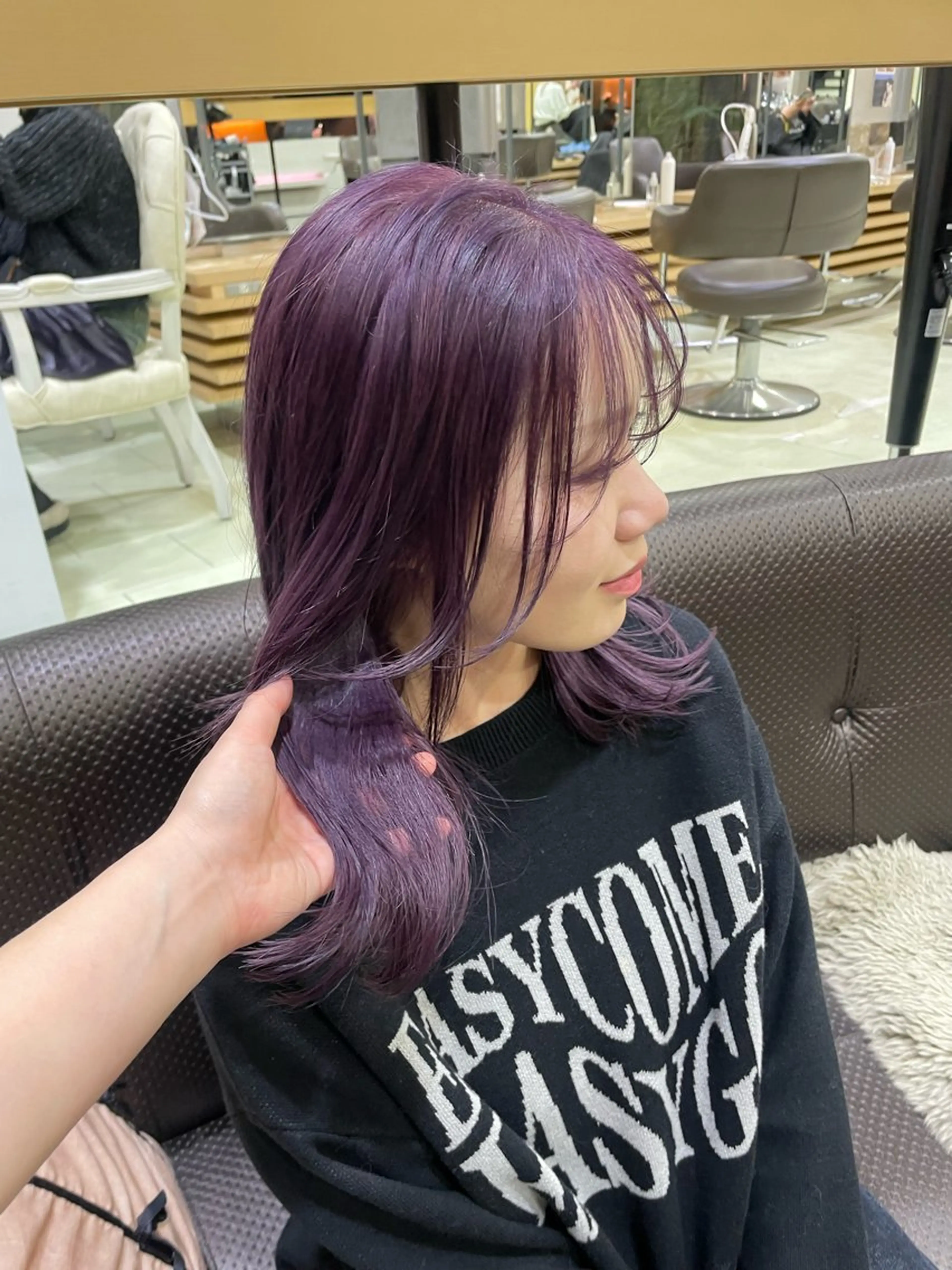 セミロング ヘアカラー レイヤー／マツエク 💋𝑨𝑵𝑵𝑨のヘアスタイル