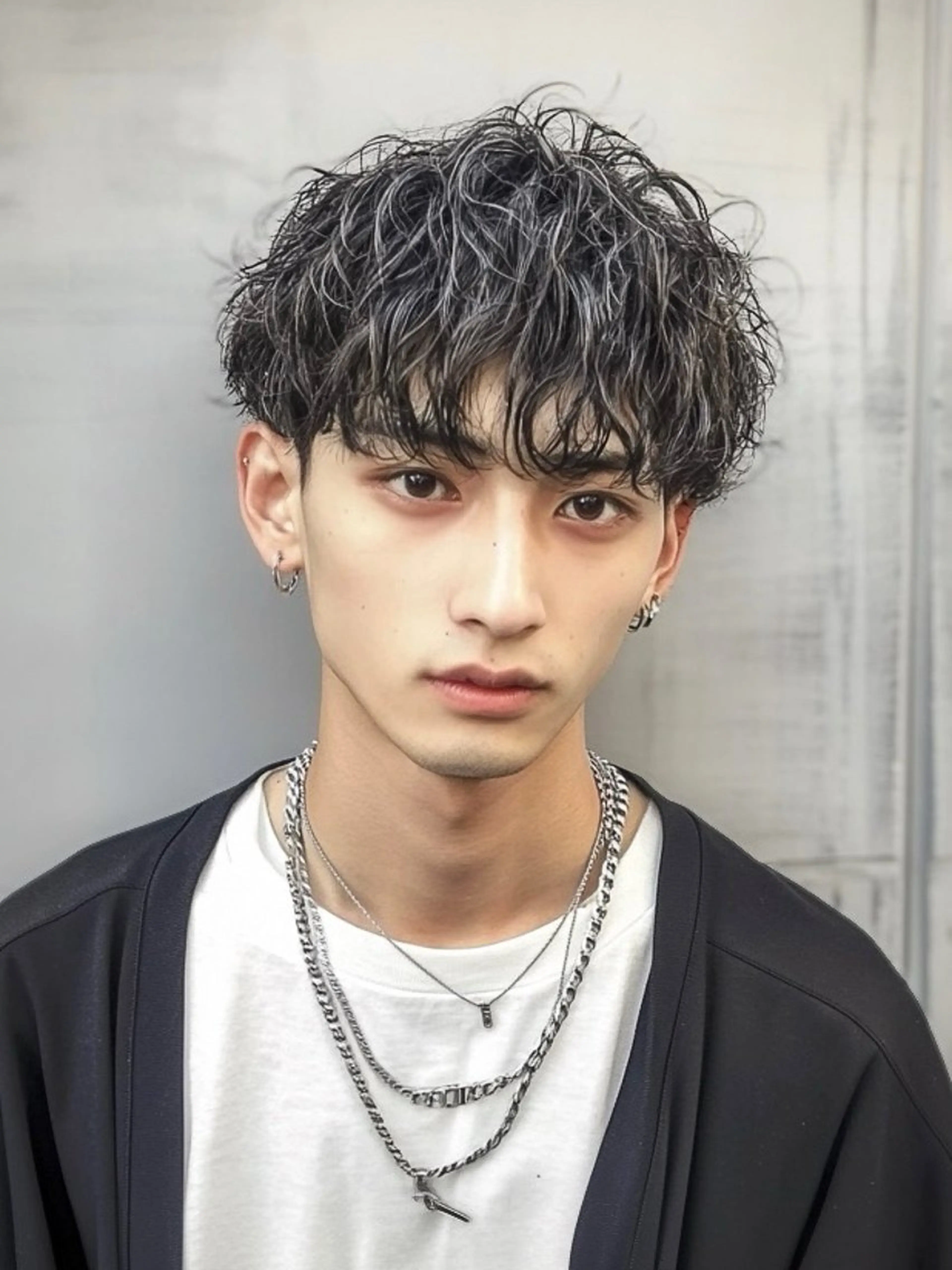 ショート パーマ メンズ メンズハイトーン メンズバレイヤージュのヘアスタイル