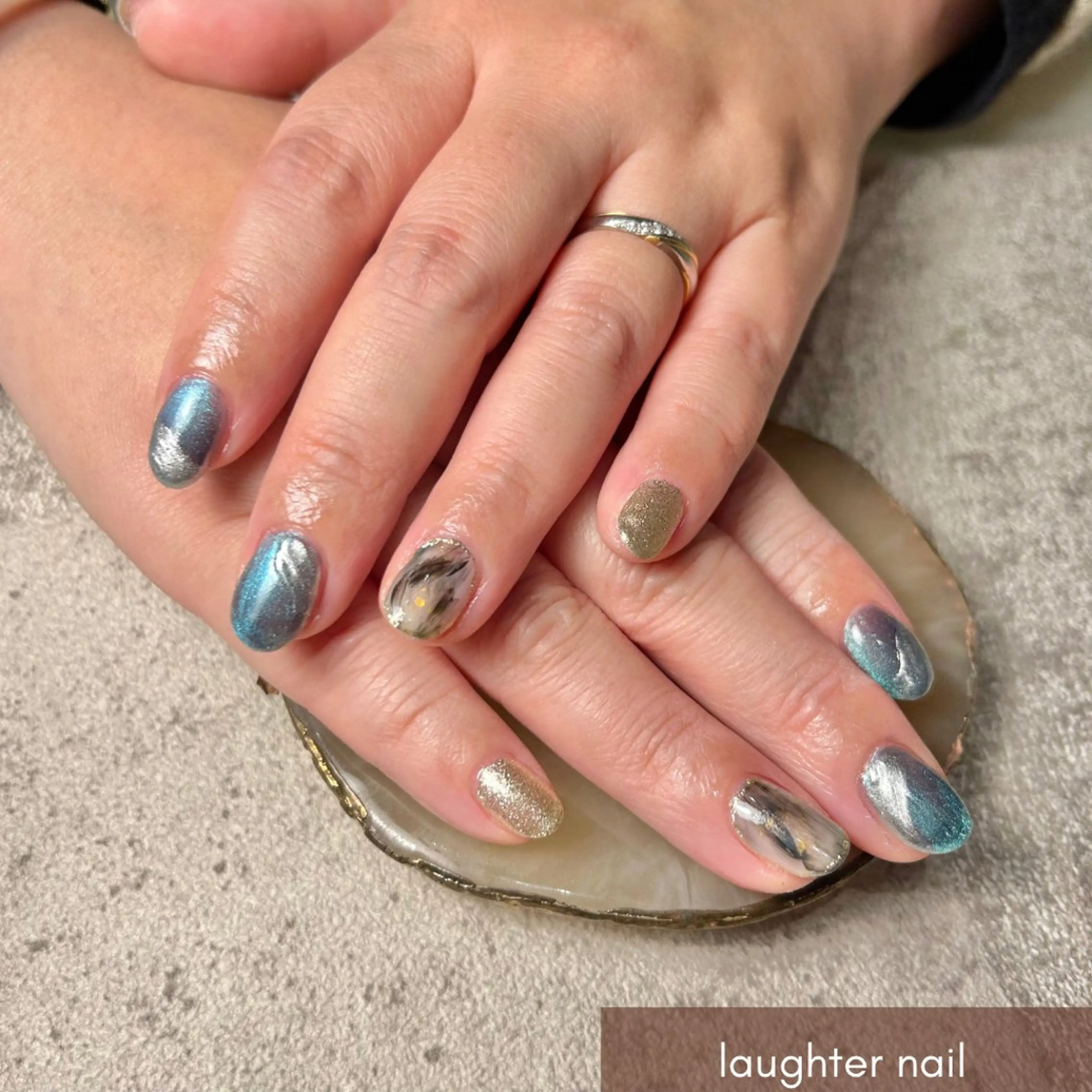 ネイル アートネイル ブルー ジェルネイル マグネットネイル ミラーネイル ハンドネイル laughter nailのネイルデザイン