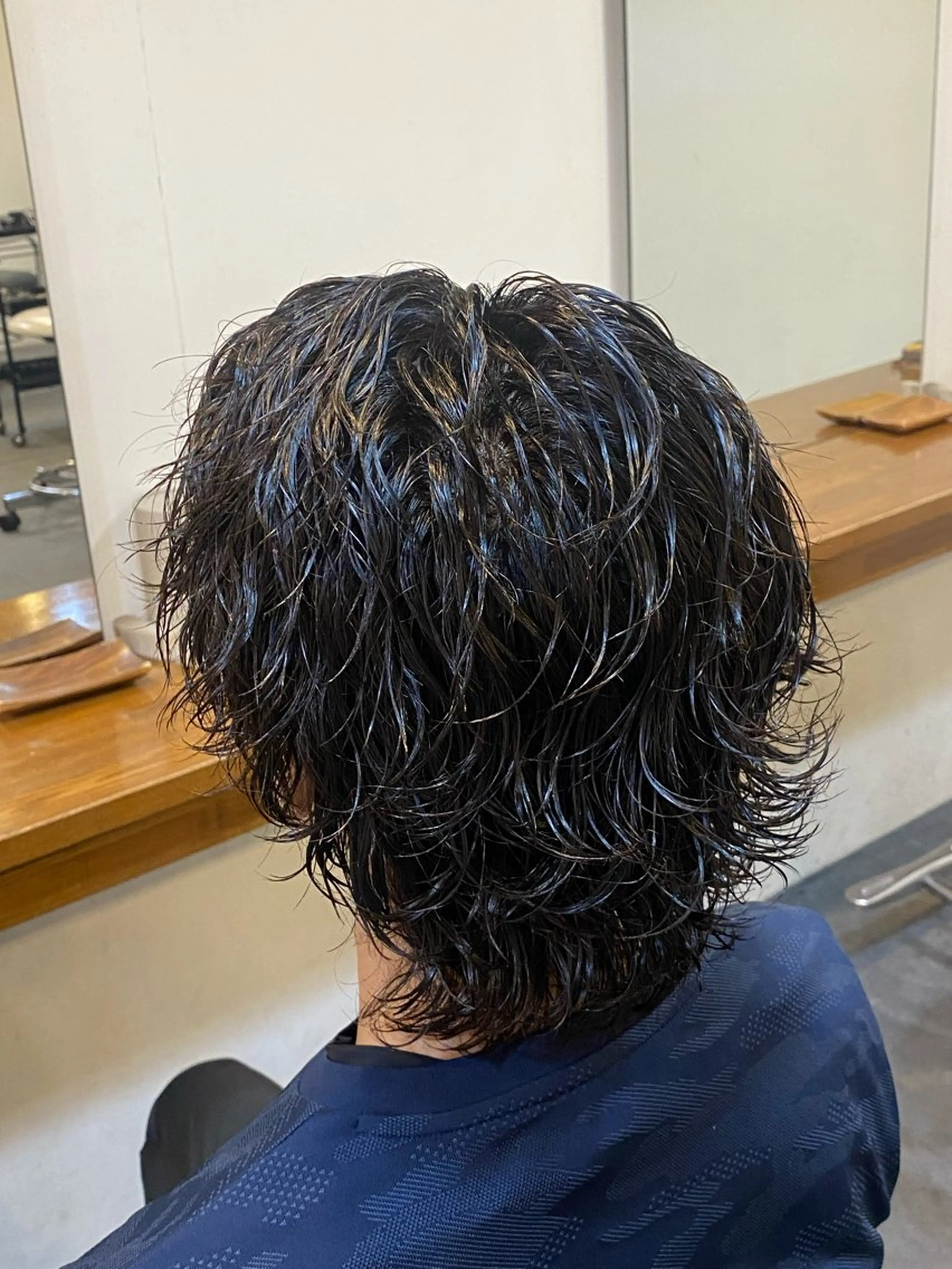 ミディアム パーマ メンズ 波巻きパーマ メンズウルフカット ウルフカット カット パーマ 谷口 悠生のヘアスタイル