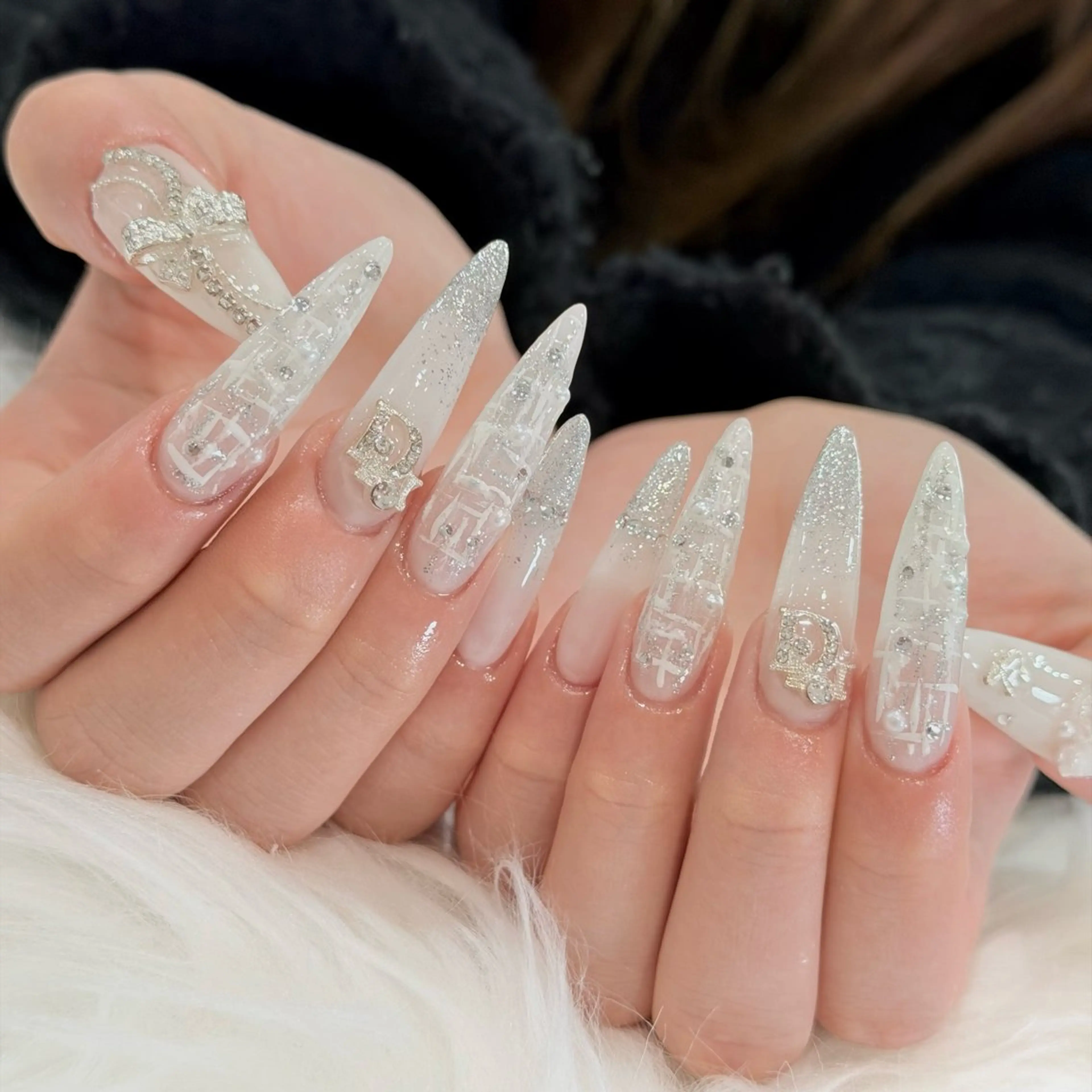 ネイル オーロラネイル 長さ出し フレンチネイル ジェルネイル ラメ(グリッター) ハンドネイル Luci Nailのネイルデザイン