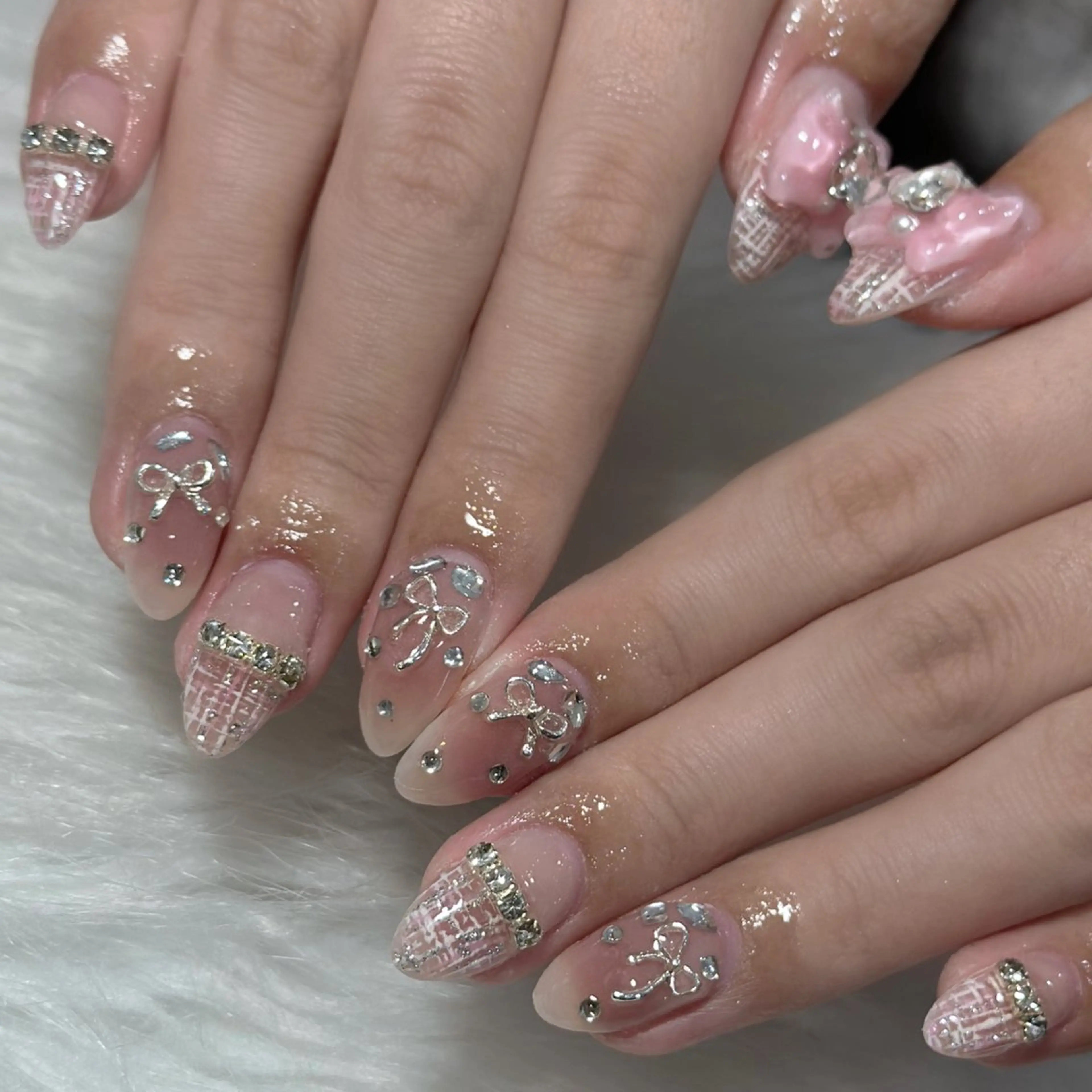ネイル ハンドネイル フットネイル LAVISH nanamiのネイルデザイン