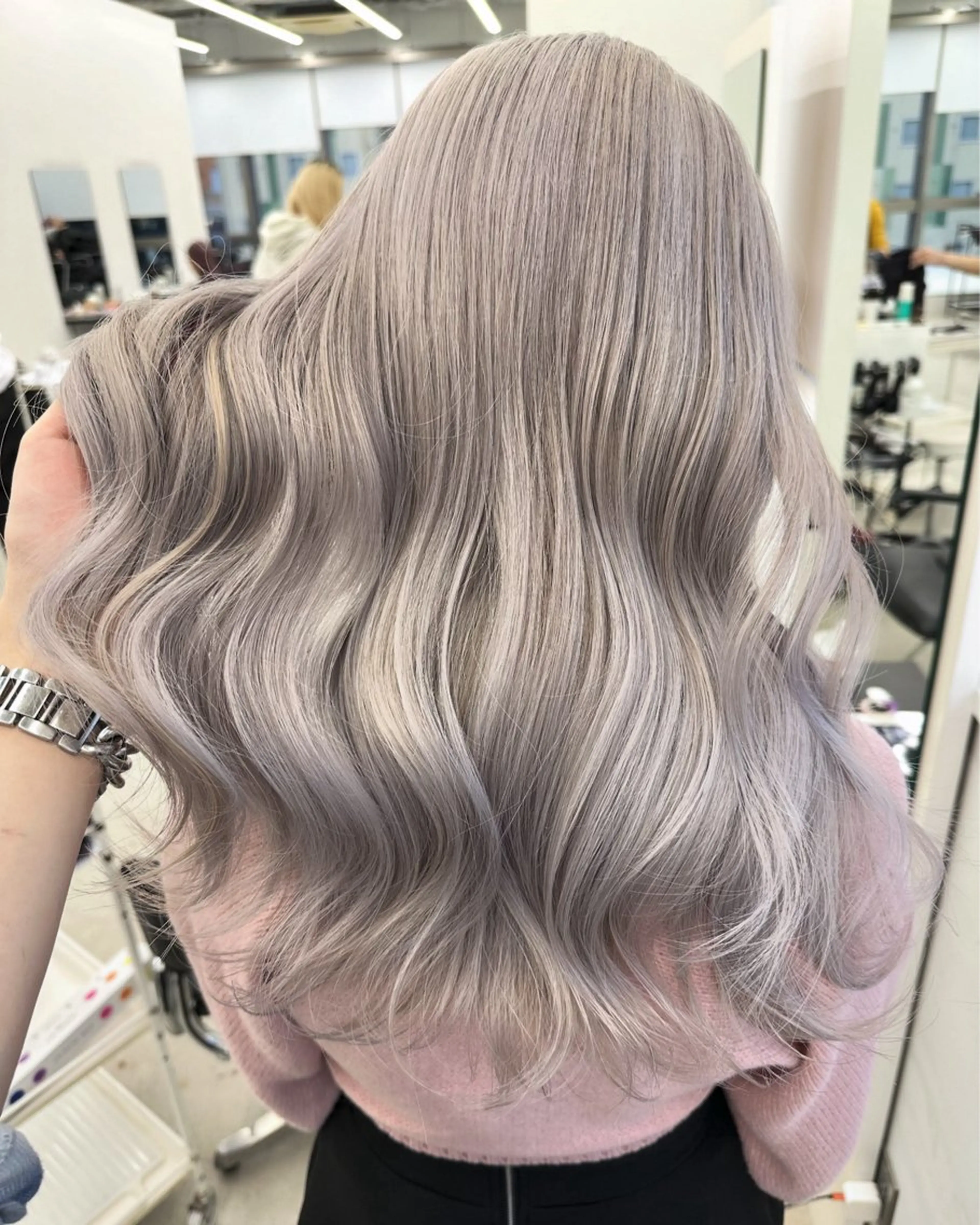 ロング 齋藤 梨乃のヘアスタイル