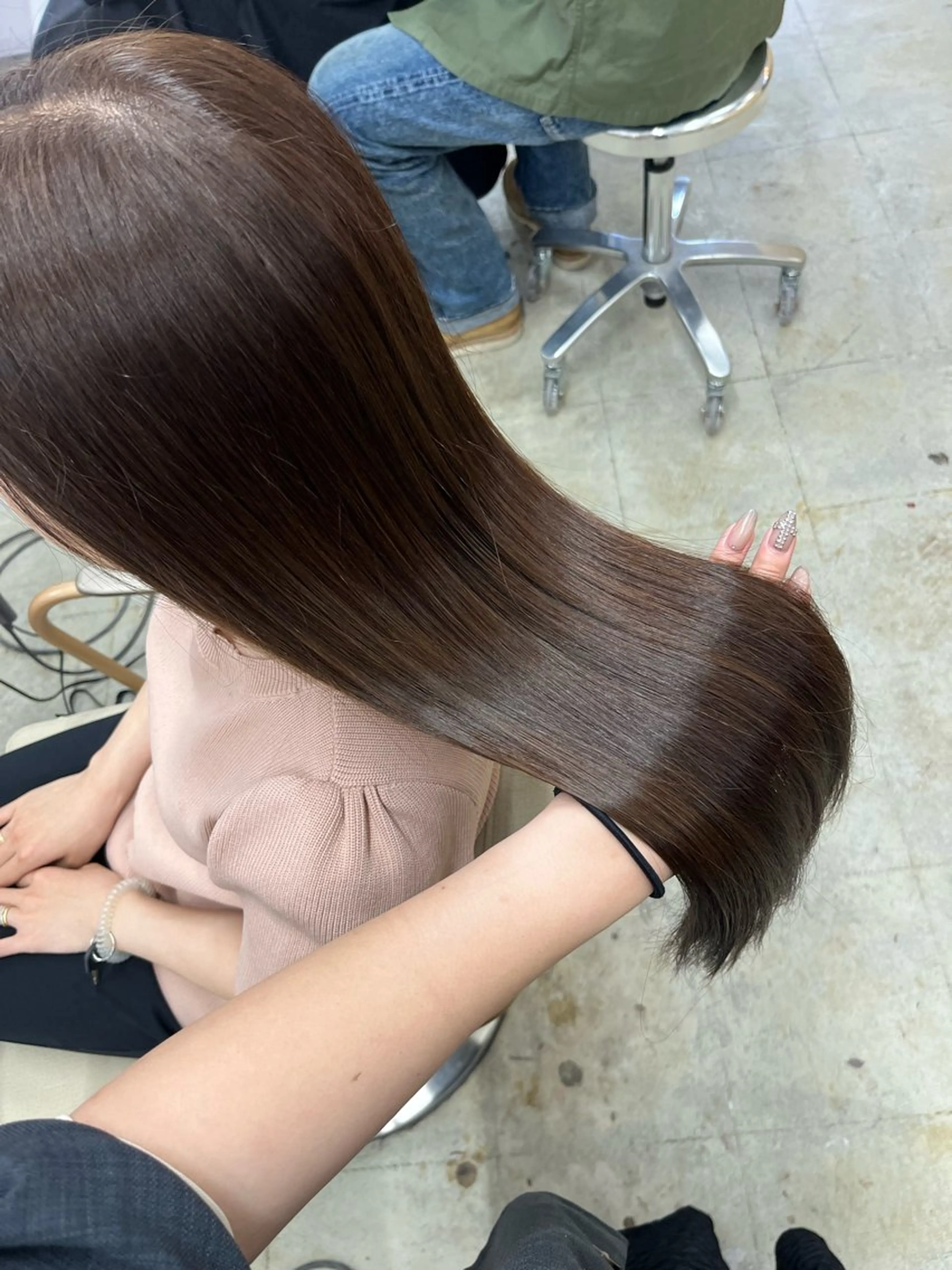 ロング HONOKA/ ハイトーン艶カラーのヘアスタイル