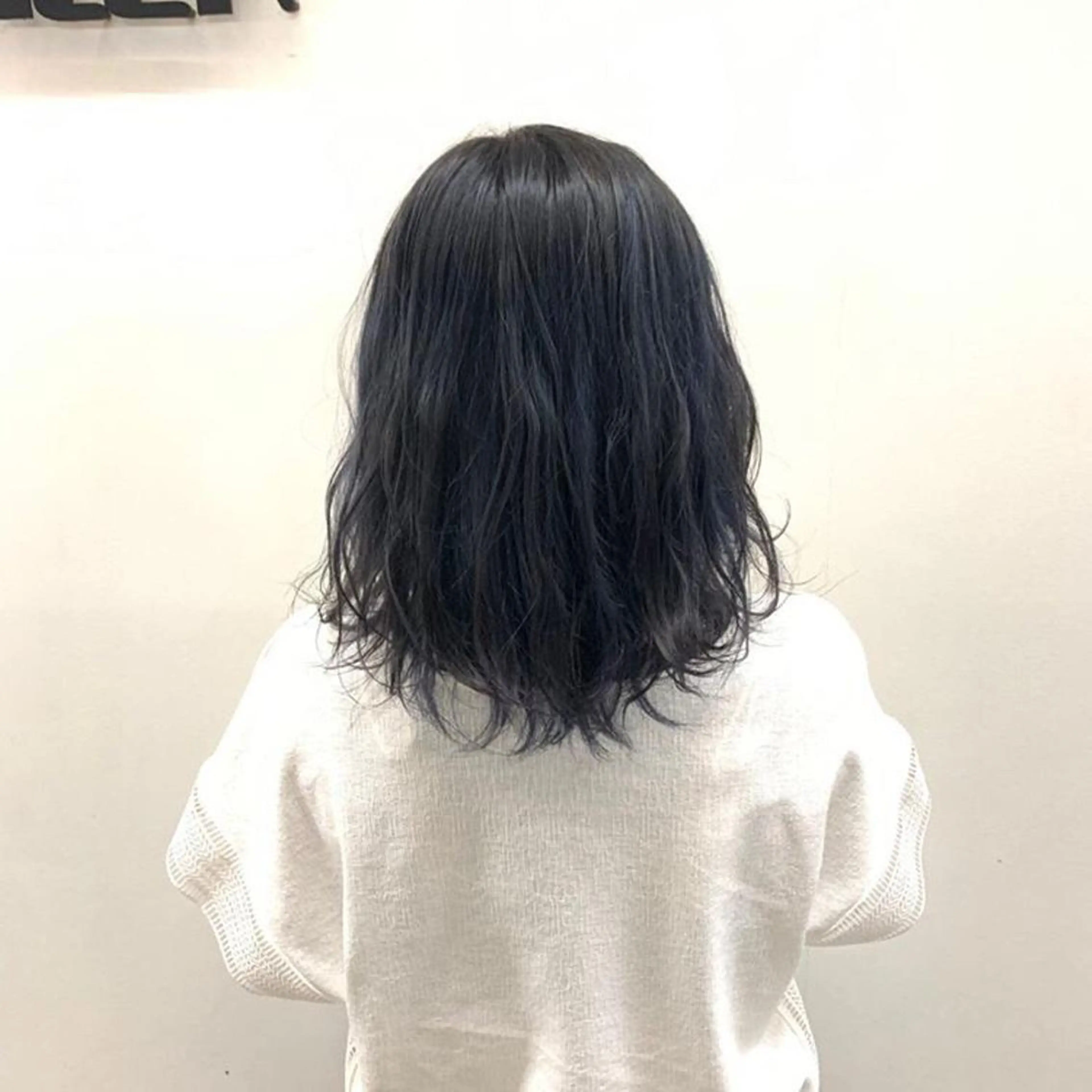 ショート カラー ブリーチ ネイビーカラー 東條 克義のヘアスタイル