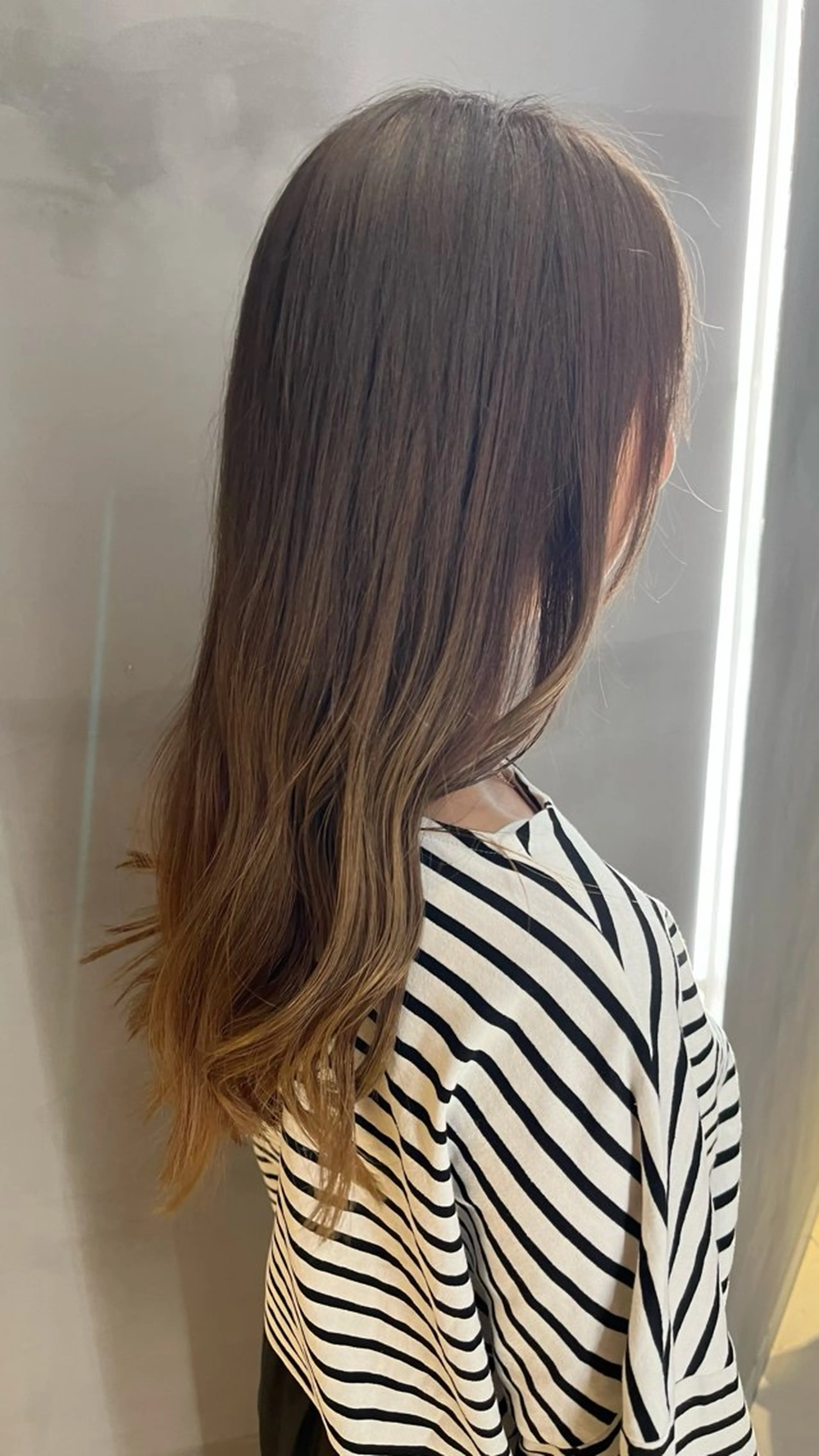 ロング カラー ブリーチ ヘアカラー 伊佐治 夕芽のヘアスタイル