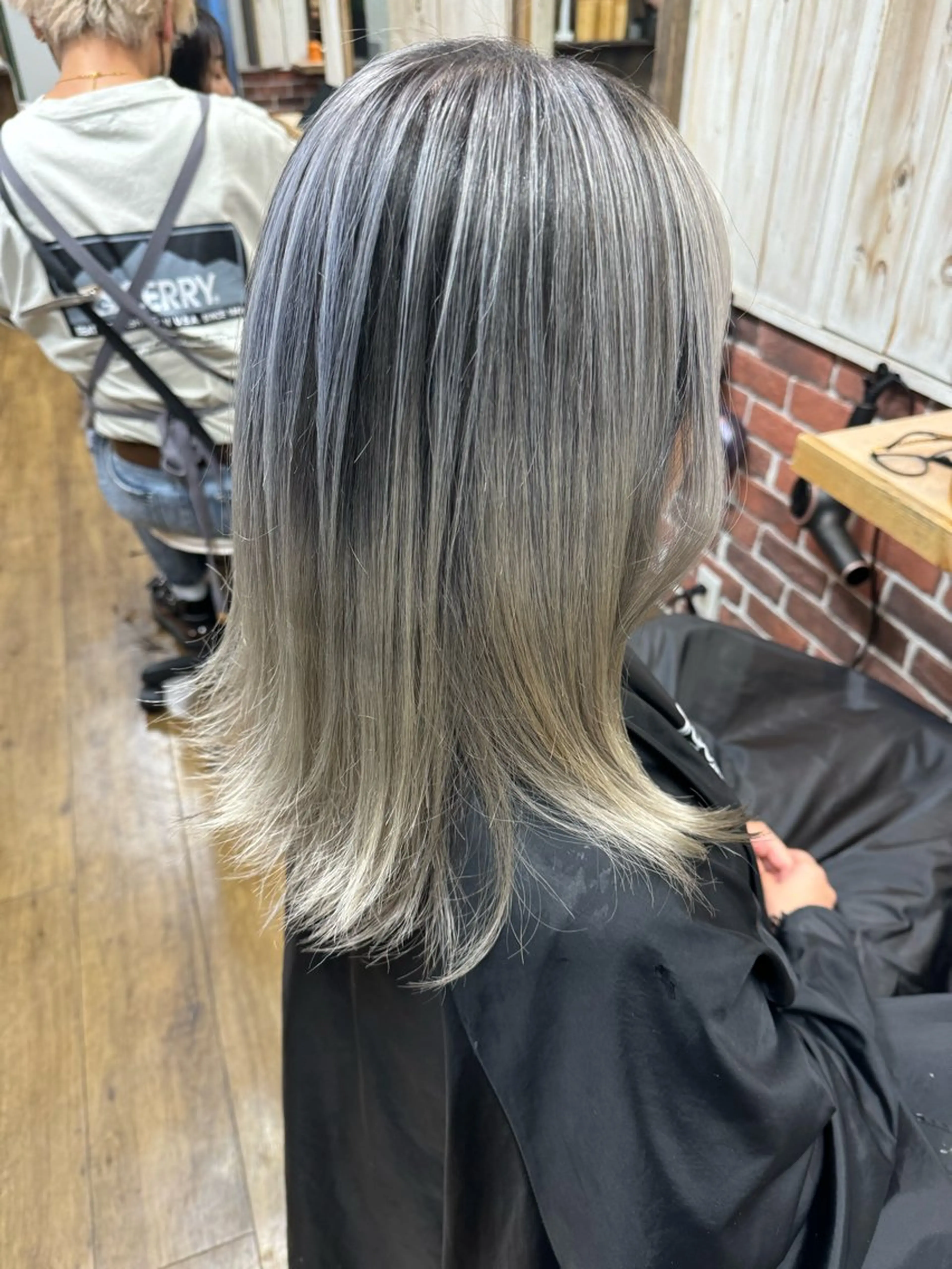 ミディアム 大久保寿高✨ なりたい色を叶える✨のヘアスタイル