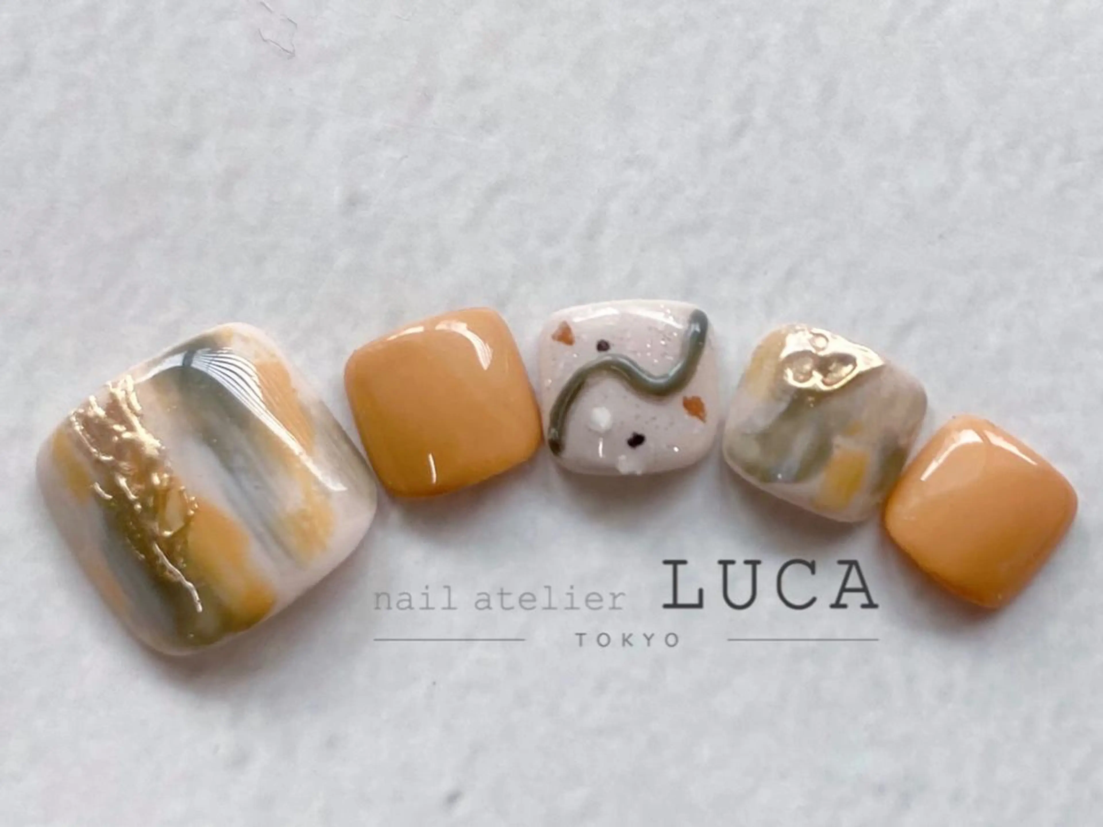 ネイル アートネイル オーロラネイル クリアネイル 長さ出し フットネイル フットネイル ネイルアトリエルカ スタッフのネイルデザイン