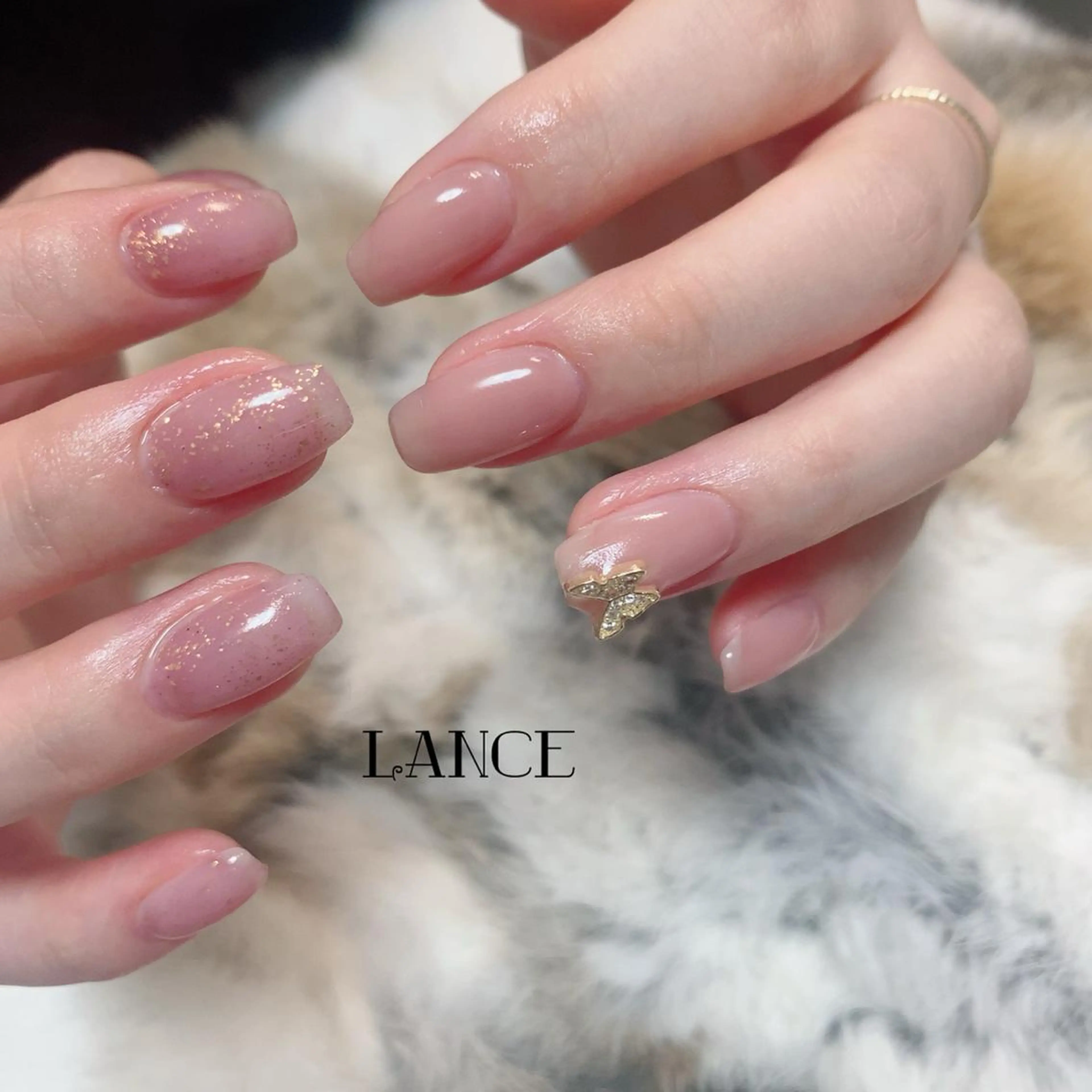 ミディアム ネイル オーロラネイル マグネットネイル ワンホンネイル 冬ネイル ハンドネイル Lance nailのネイルデザイン