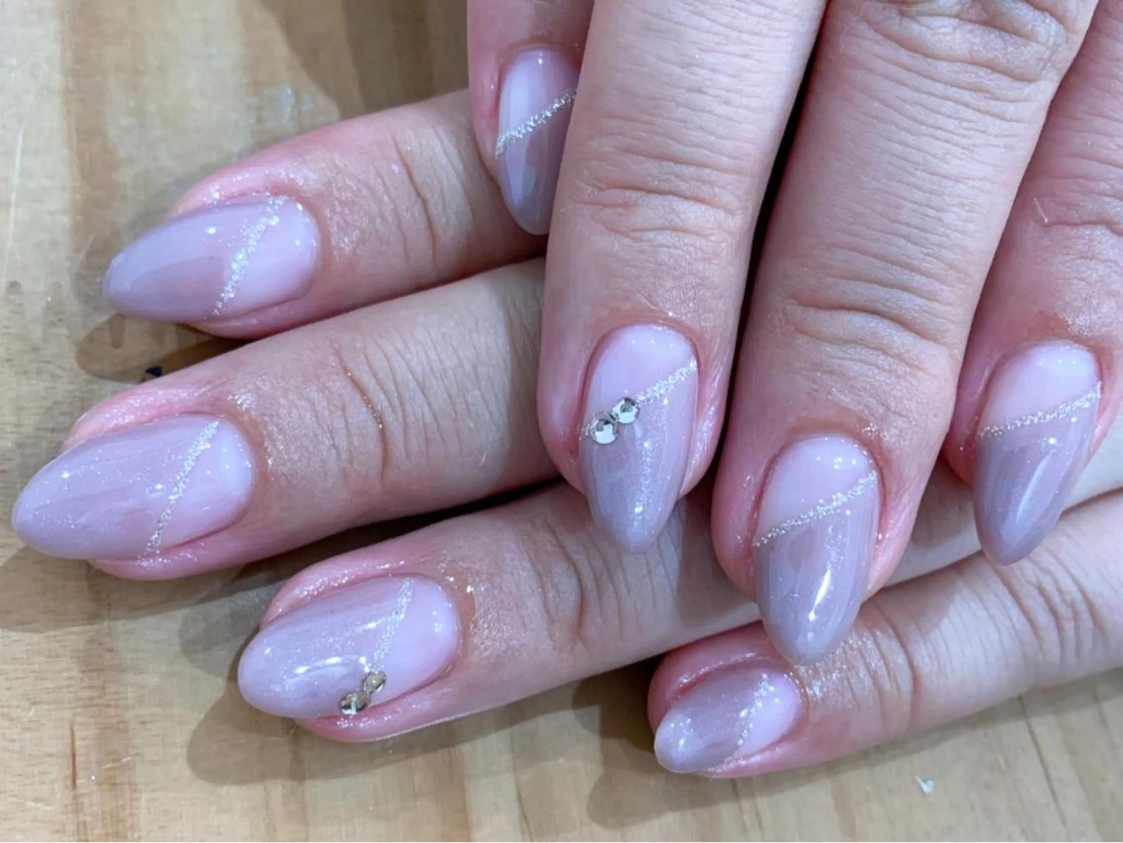 ネイル フレンチネイル 斜めフレンチ ハンドネイル 中川 愛理のネイルデザイン