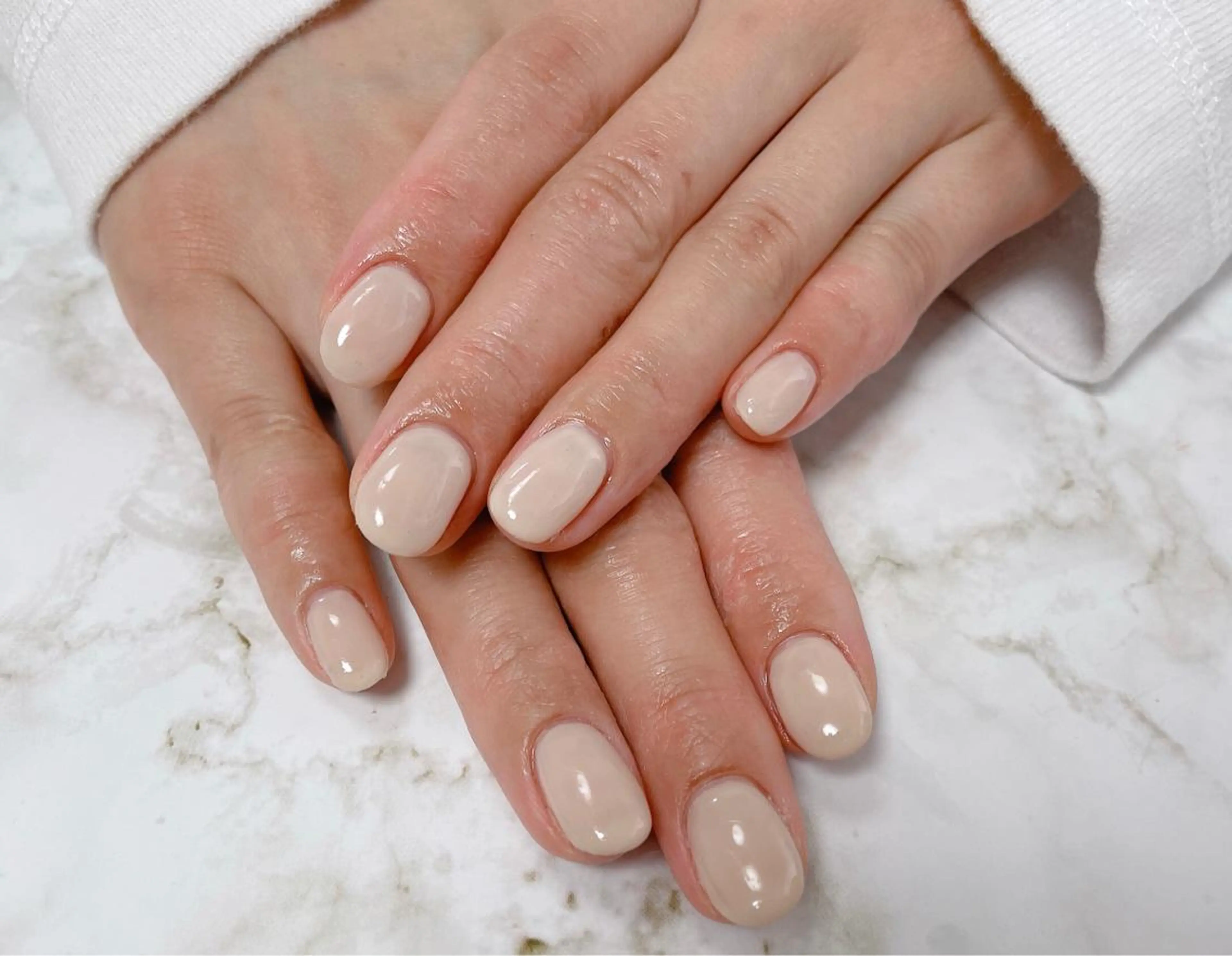 ネイル ワンカラーネイル ホワイト ハンドネイル mogunail &blowのネイルデザイン