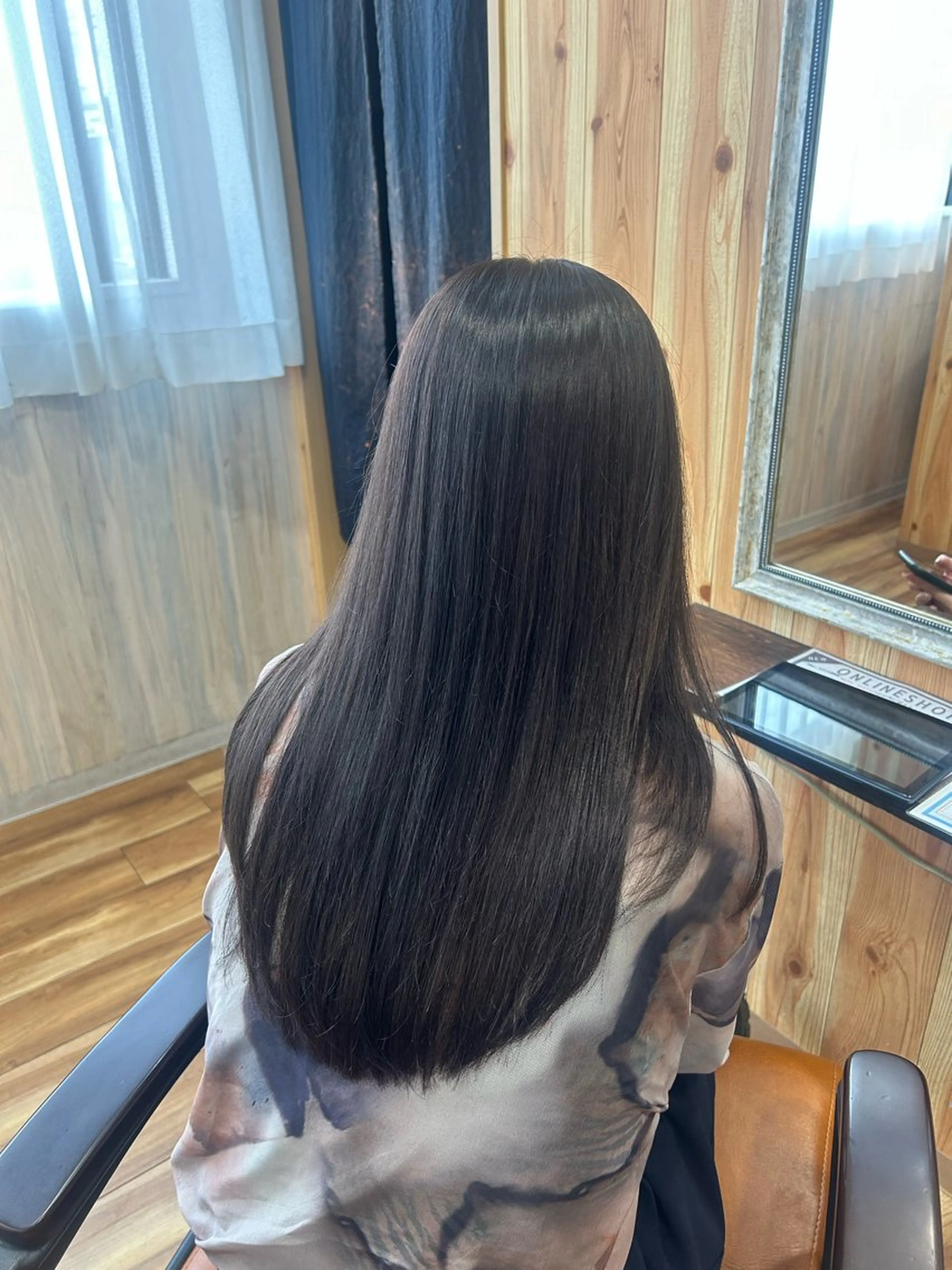 カラー ブリーチ 透明感カラー グレージュ ブリーチなしカラー 長岡 妃奈乃のヘアスタイル