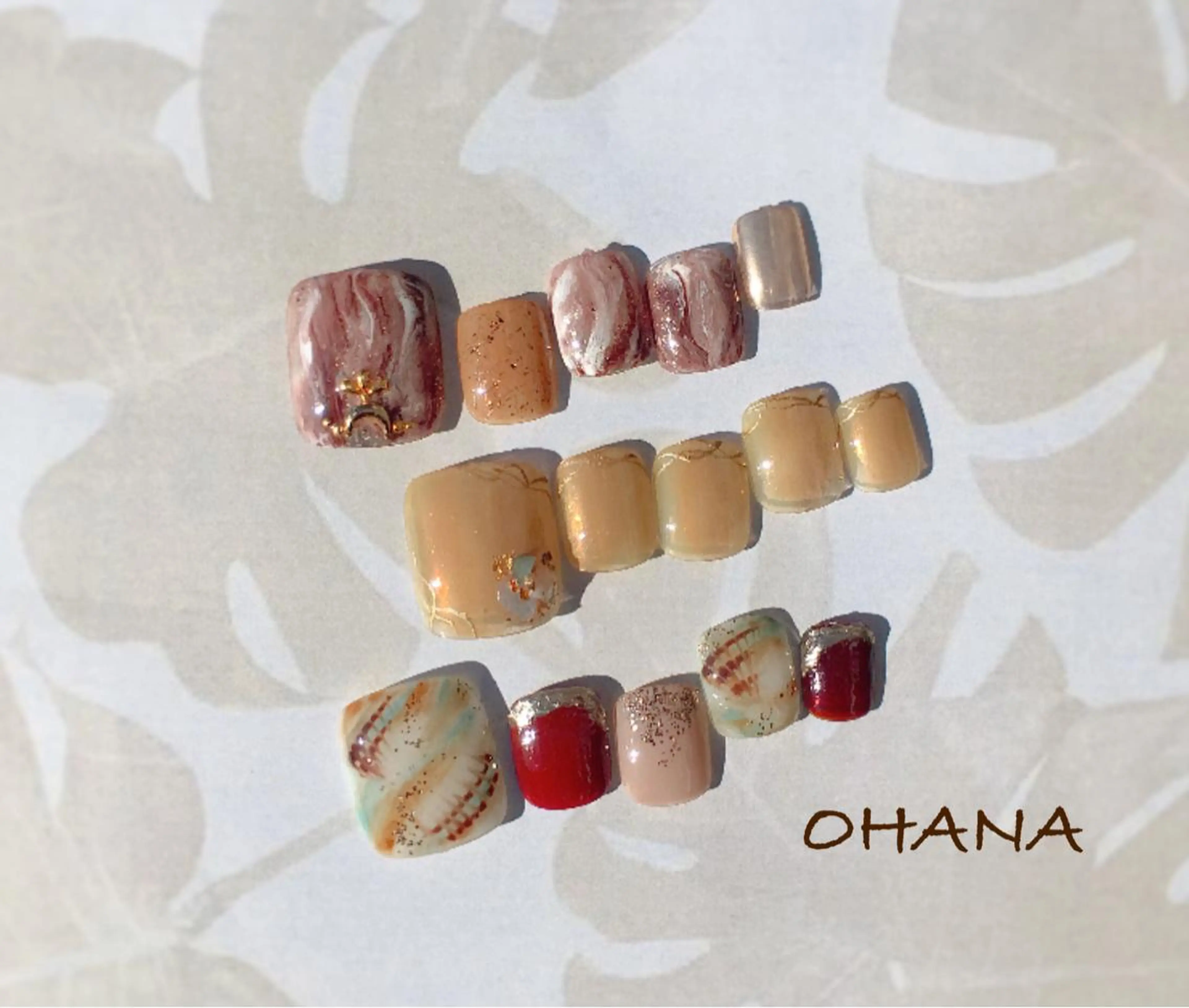 ネイル べっ甲ネイル フットネイル ラメ(グリッター) ラメグラデーション マグネットネイル nailroom OHANA🌴のネイルデザイン