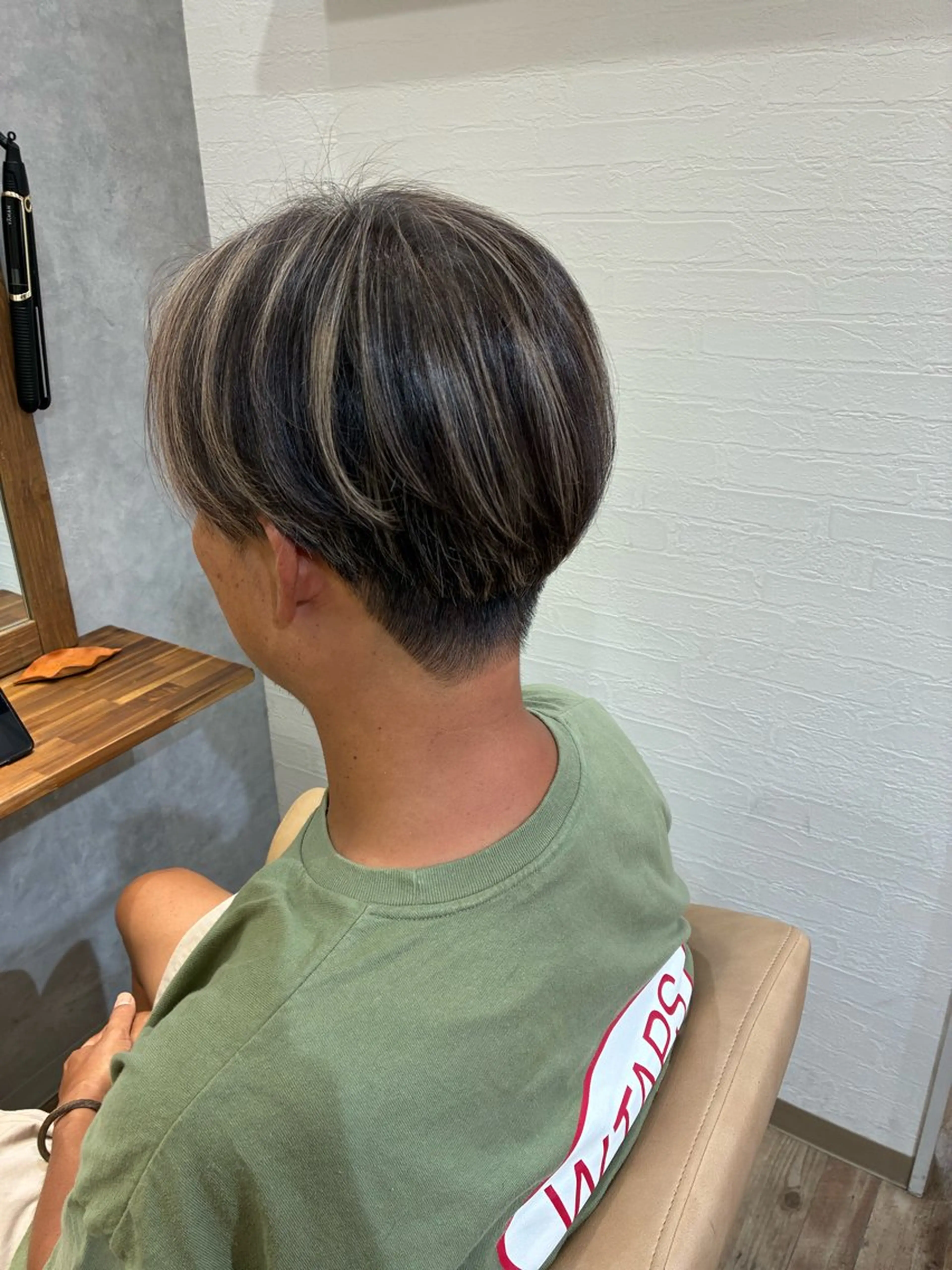ショート カラー ハイライトカラー ハイライト カット ヘアカラー 金田 拓也のヘアスタイル