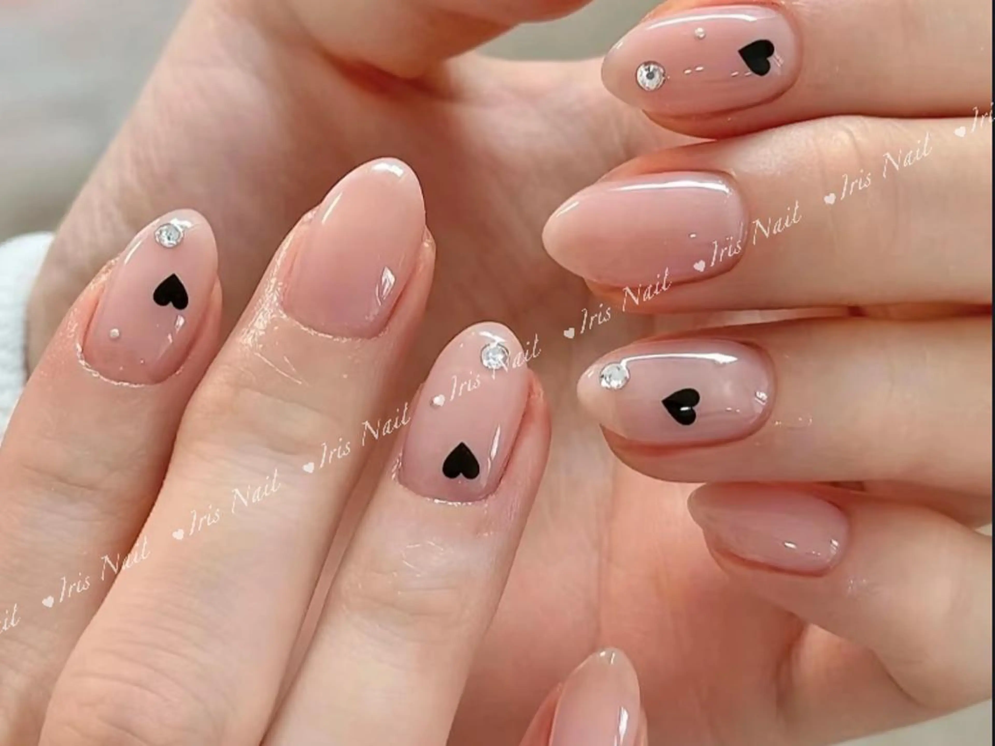 ネイル ハート ホログラムネイル ハンドネイル ハンドケア 🍒IRIS Nail🌸のネイルデザイン