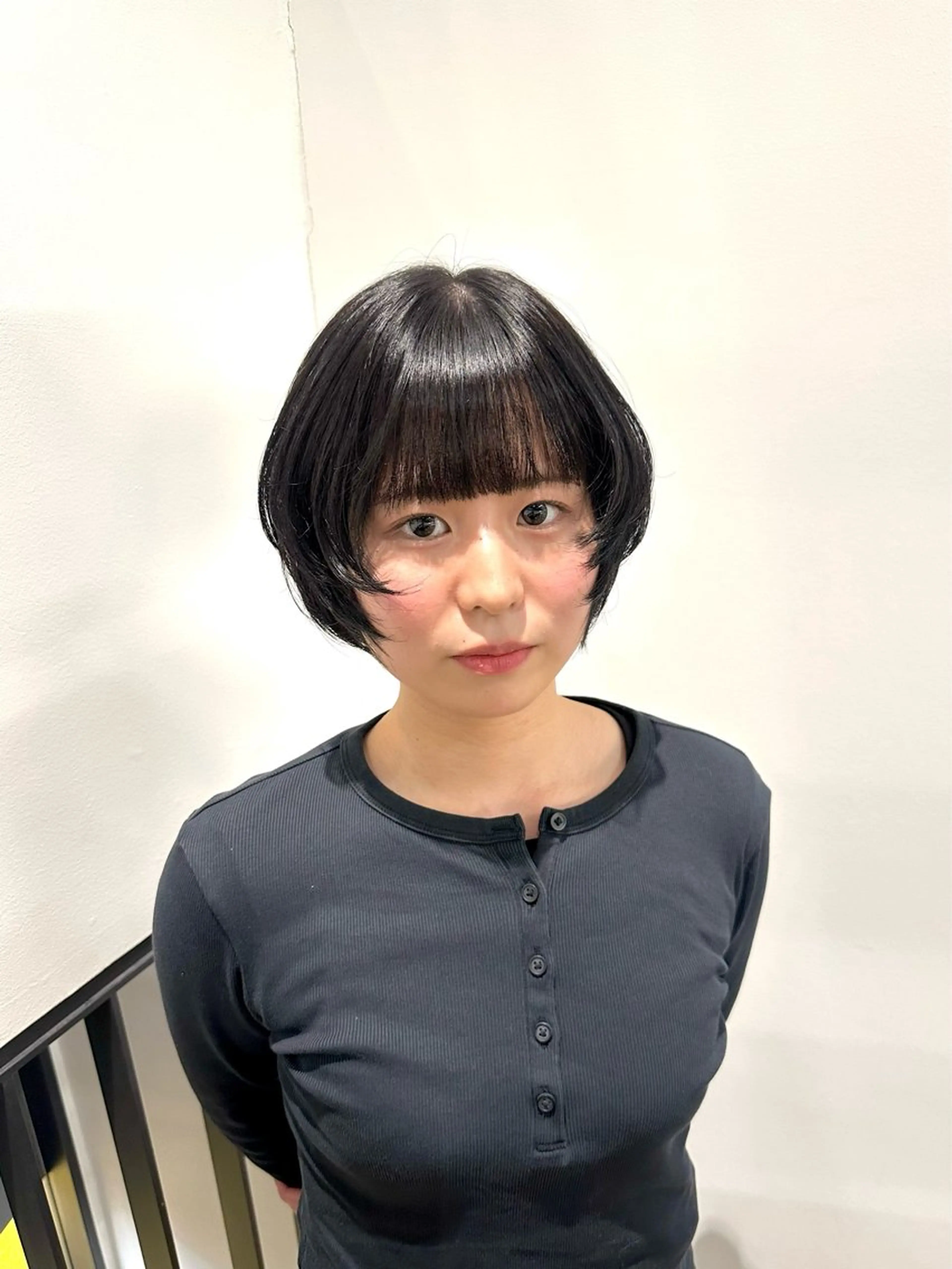 ショート 顔まわりレイヤー 顔周りカット レイヤーカット ショートヘア カット ヘアカラー 小寺 柚初のヘアスタイル