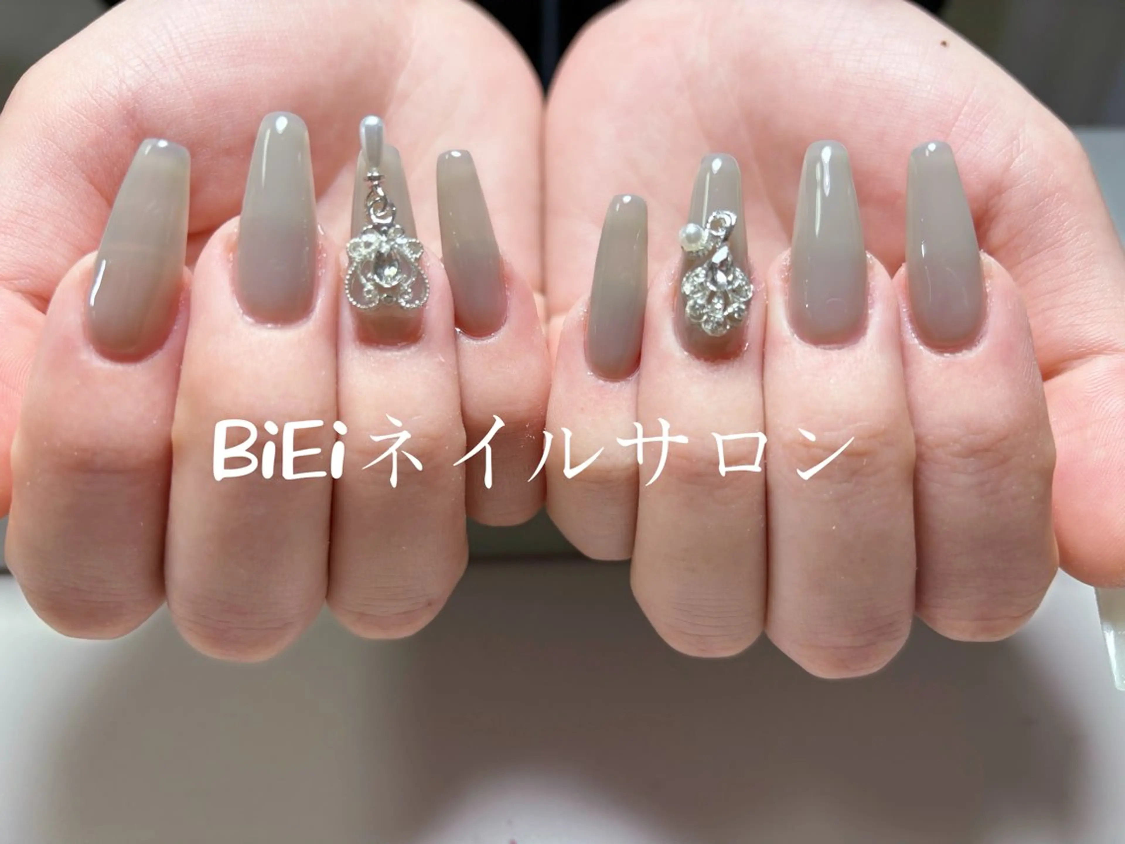 ネイル BiEiネイルサロン所属・BiEi ネイルサロン長さ出しのネイルデザイン