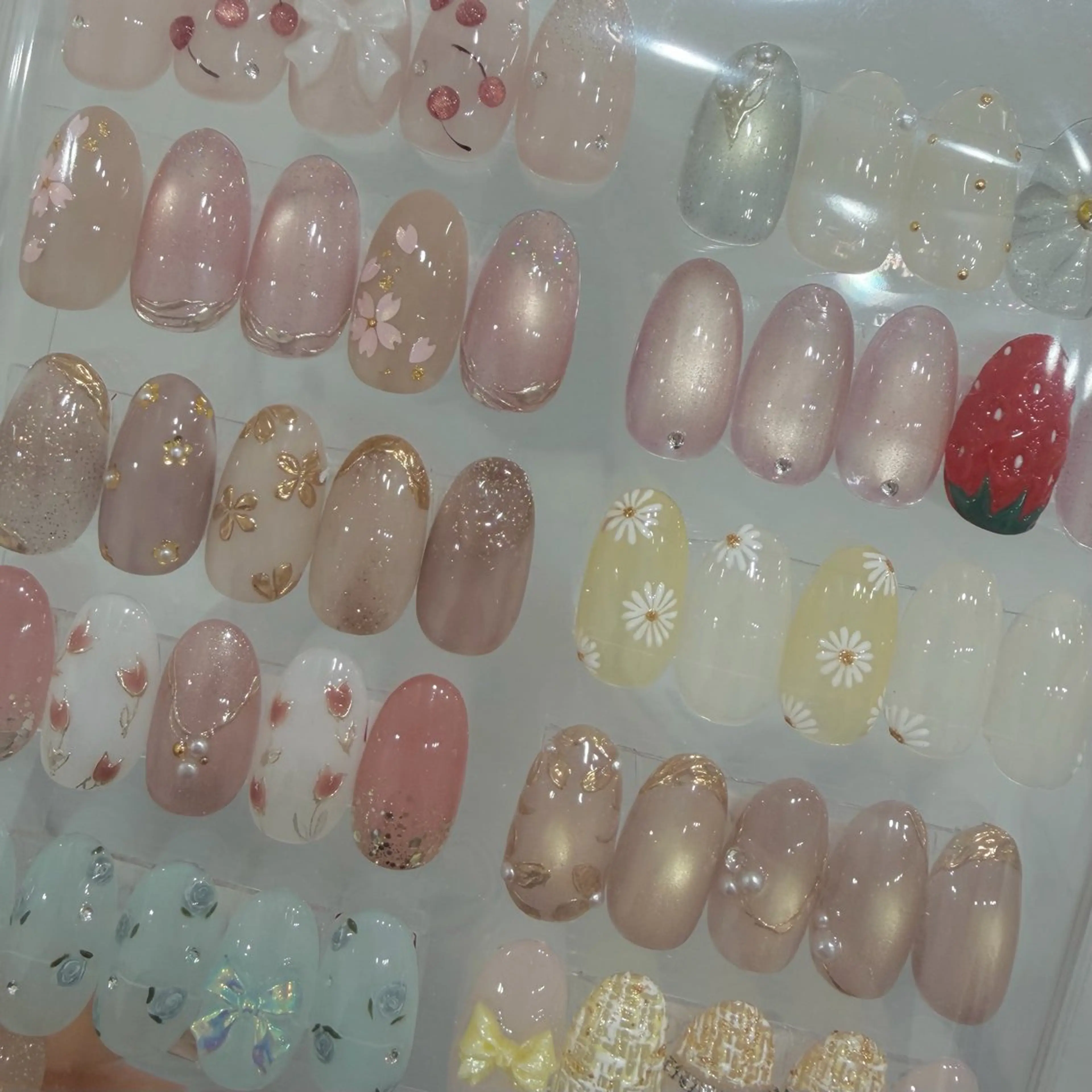 NAO🐰🎀 ちゅるん⌇パラジェルのネイルデザイン