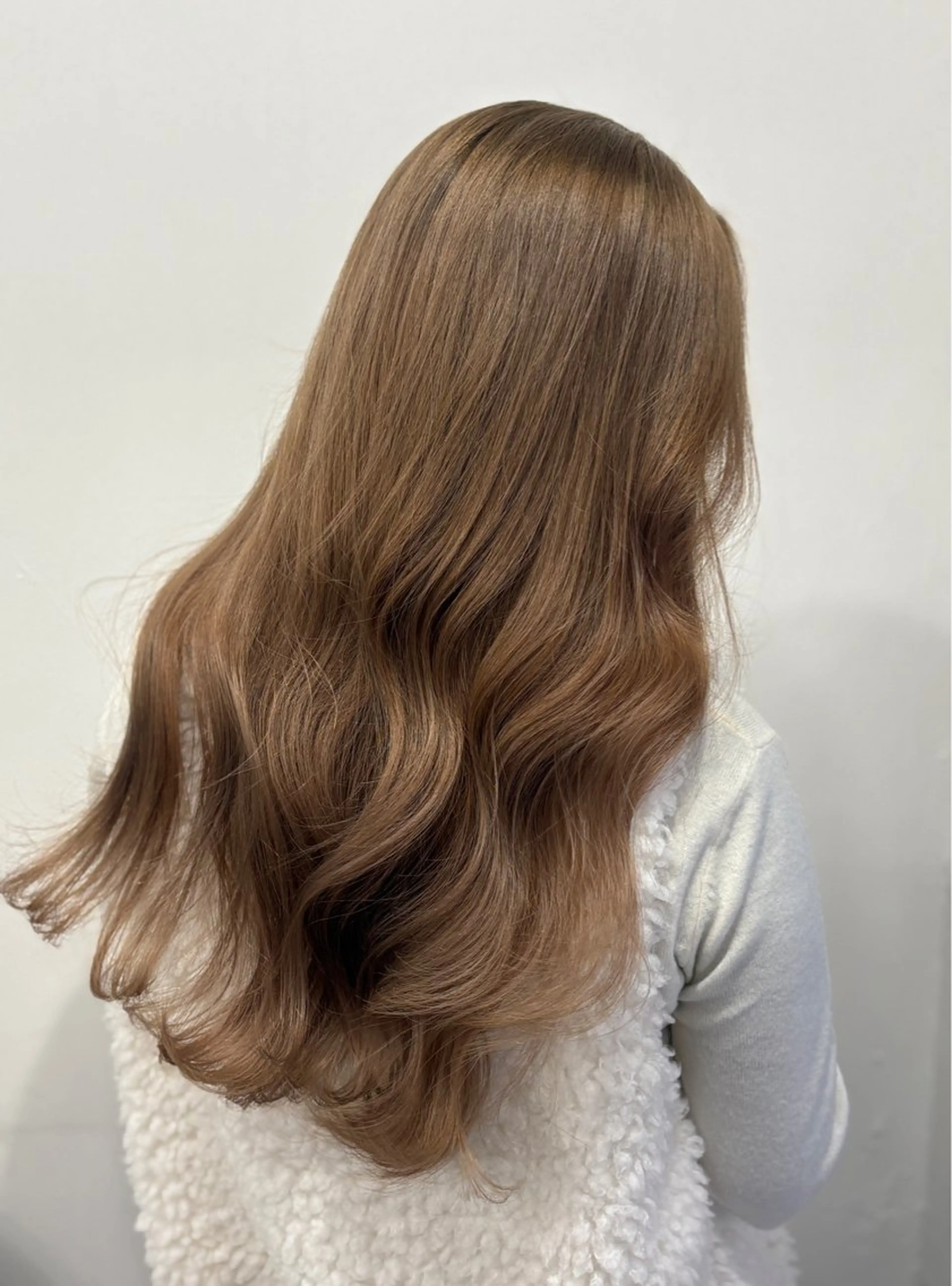 ロング カラー ベージュカラー ミルクティーベージュ 京都駅/透明感カラー 🖤sakiのヘアスタイル