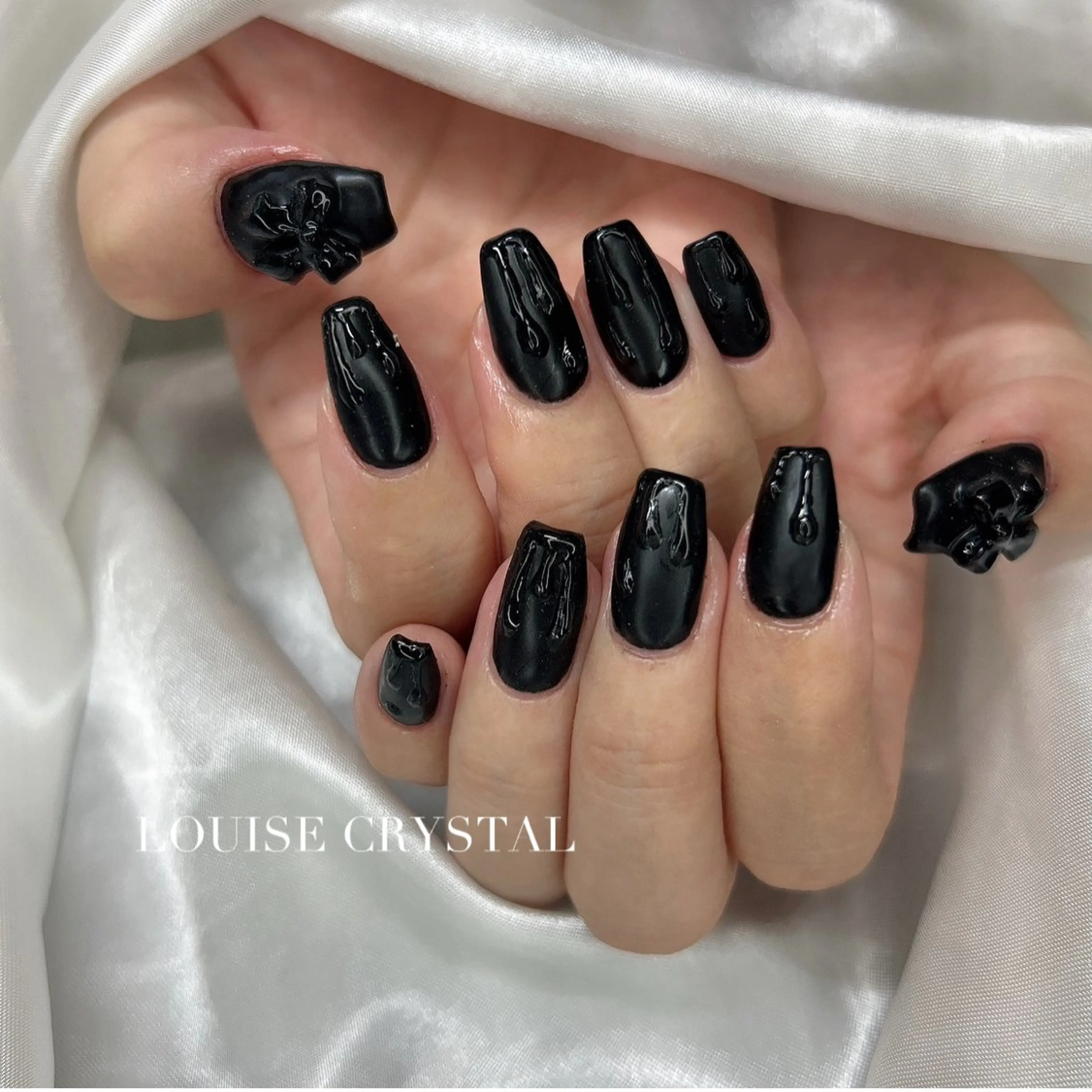 ネイル ハンドネイル LOUISE CRYSTALのネイルデザイン