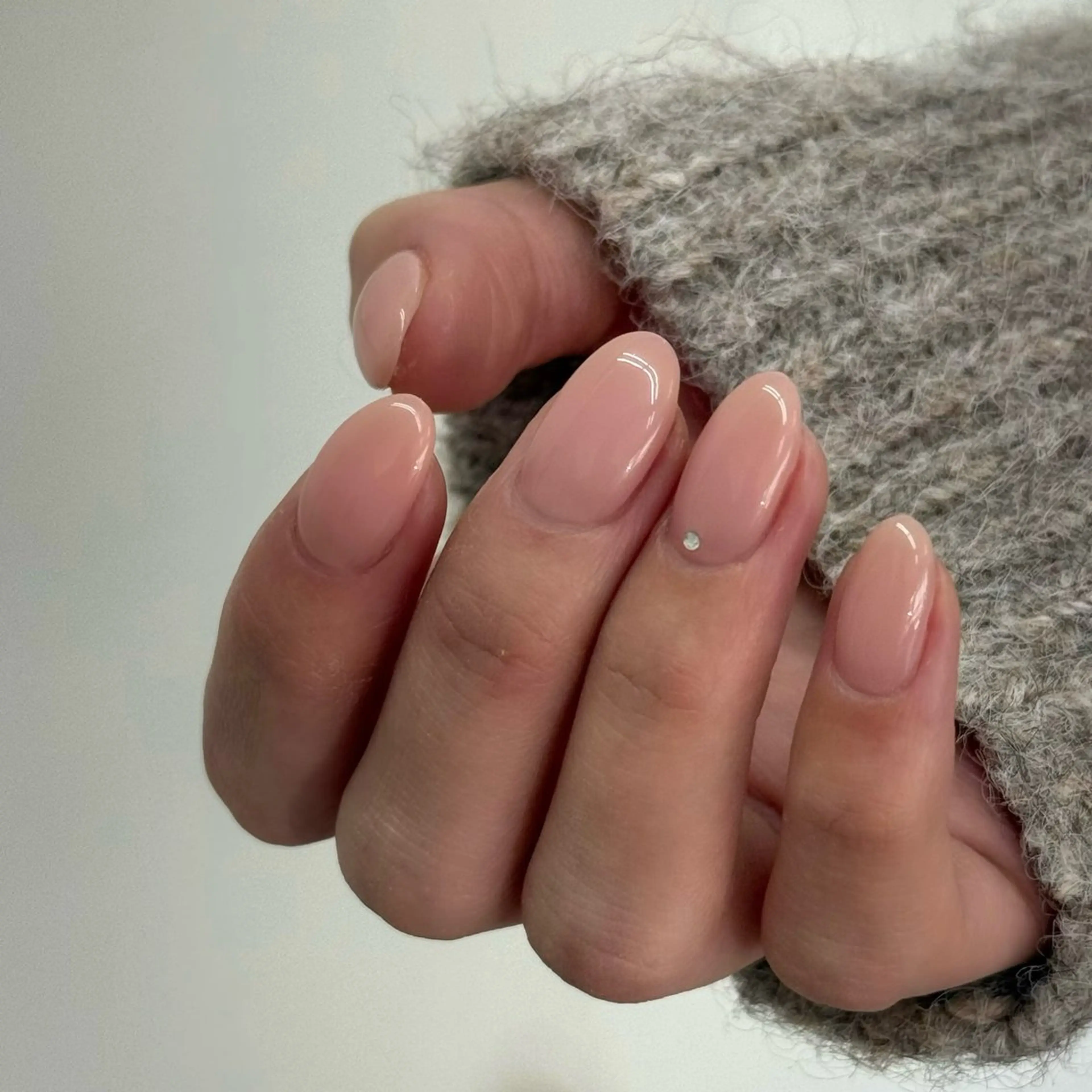 ネイル ニュアンスネイル オフィスネイル シンプルネイル 【 mio. 】 Aoiのネイルデザイン