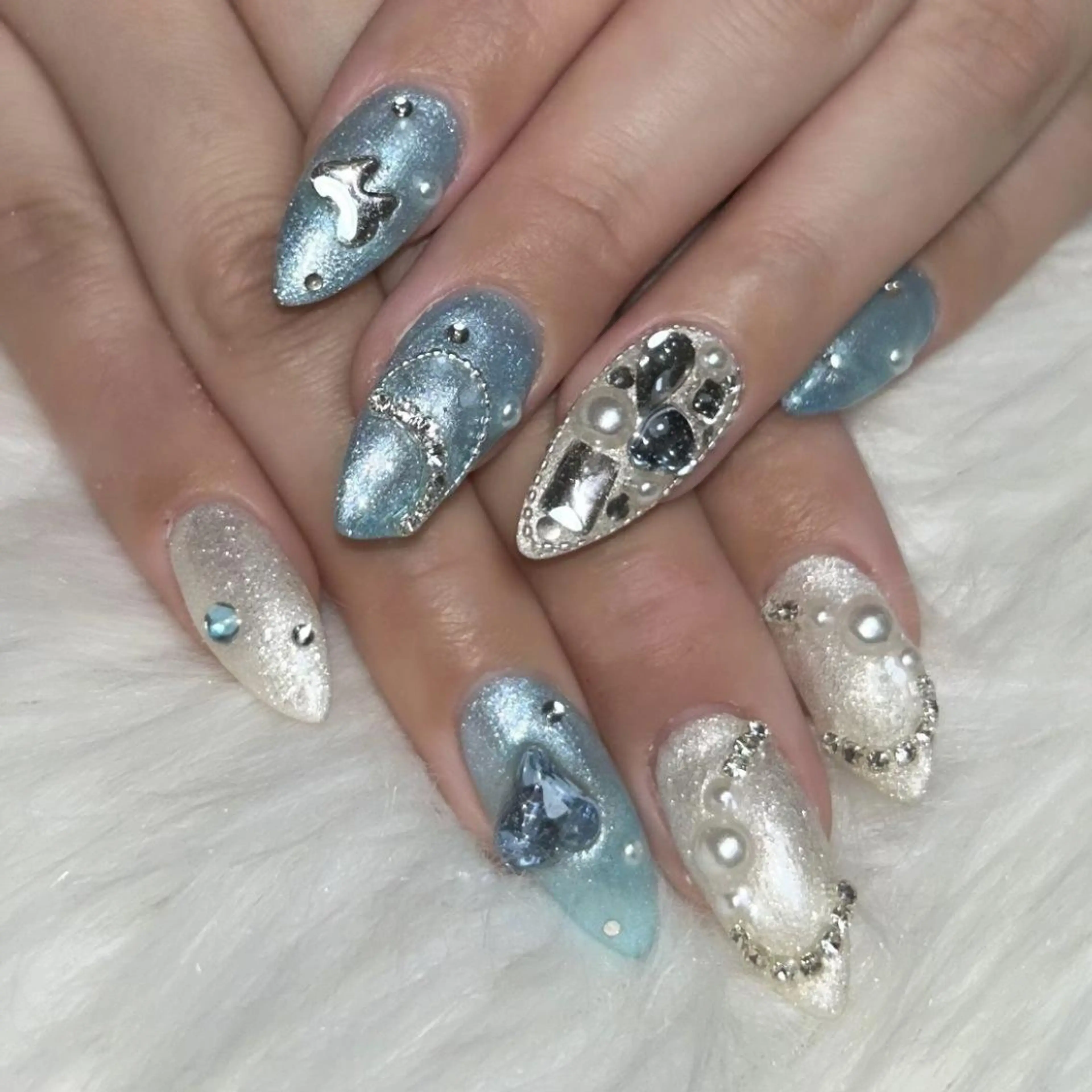 ワンカラー+長さだし10本💅パーツ盛り放題の写真