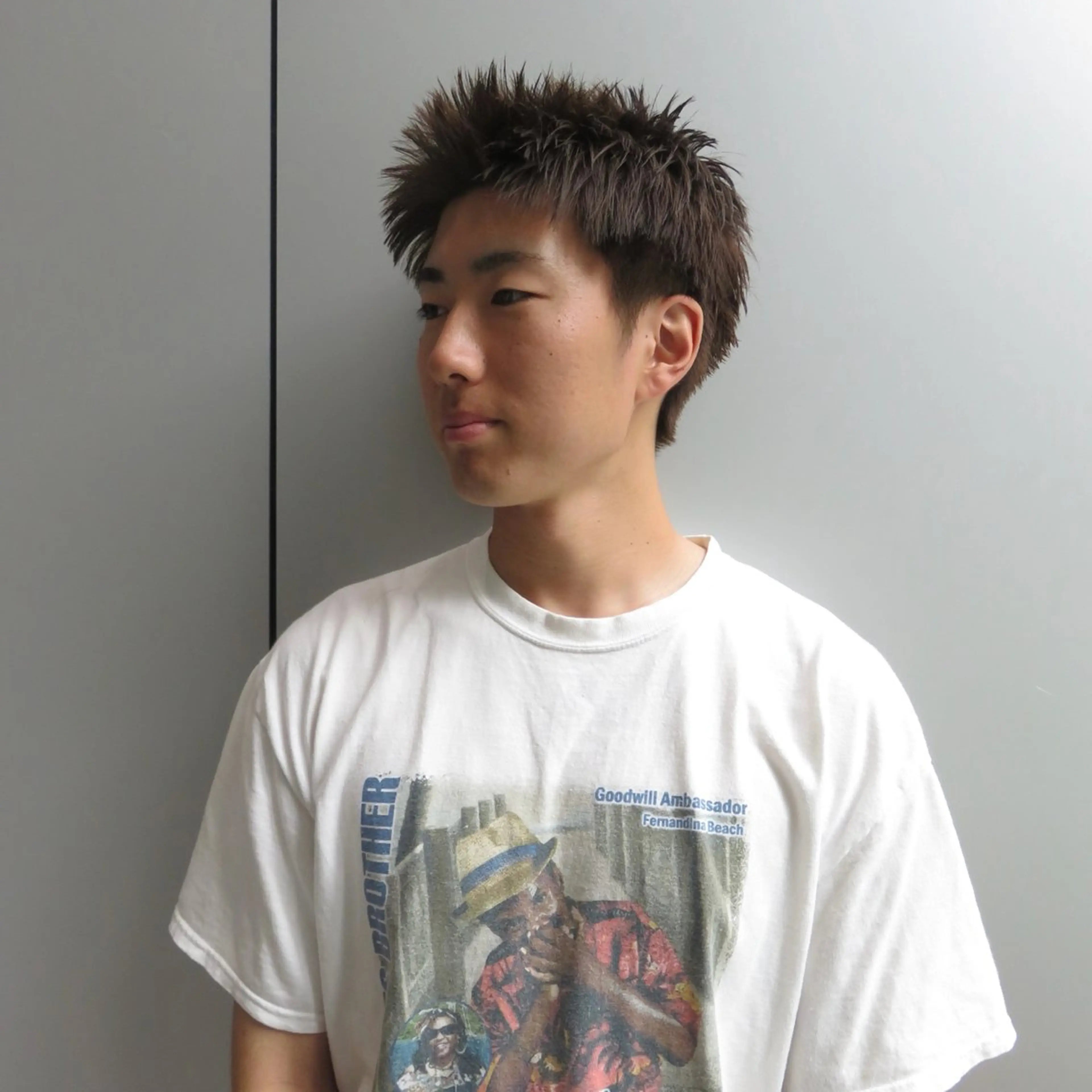 カラー FERIA緑地公園 アリヨシハルナのヘアスタイル