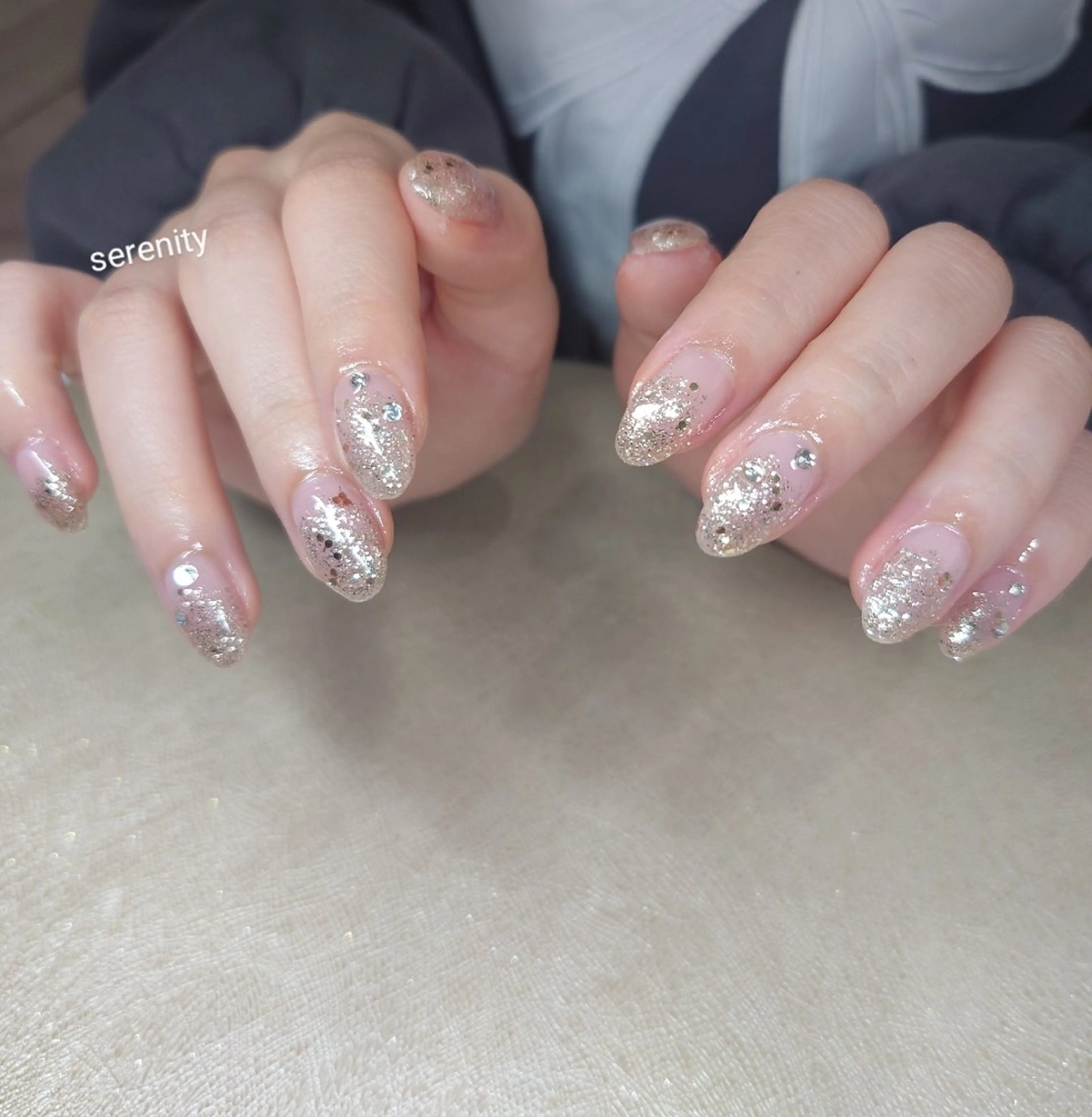 ネイル グラデーション ラメ(グリッター) 持ち込み ピンク ストーンネイル ハンドネイル nail  serenityのネイルデザイン