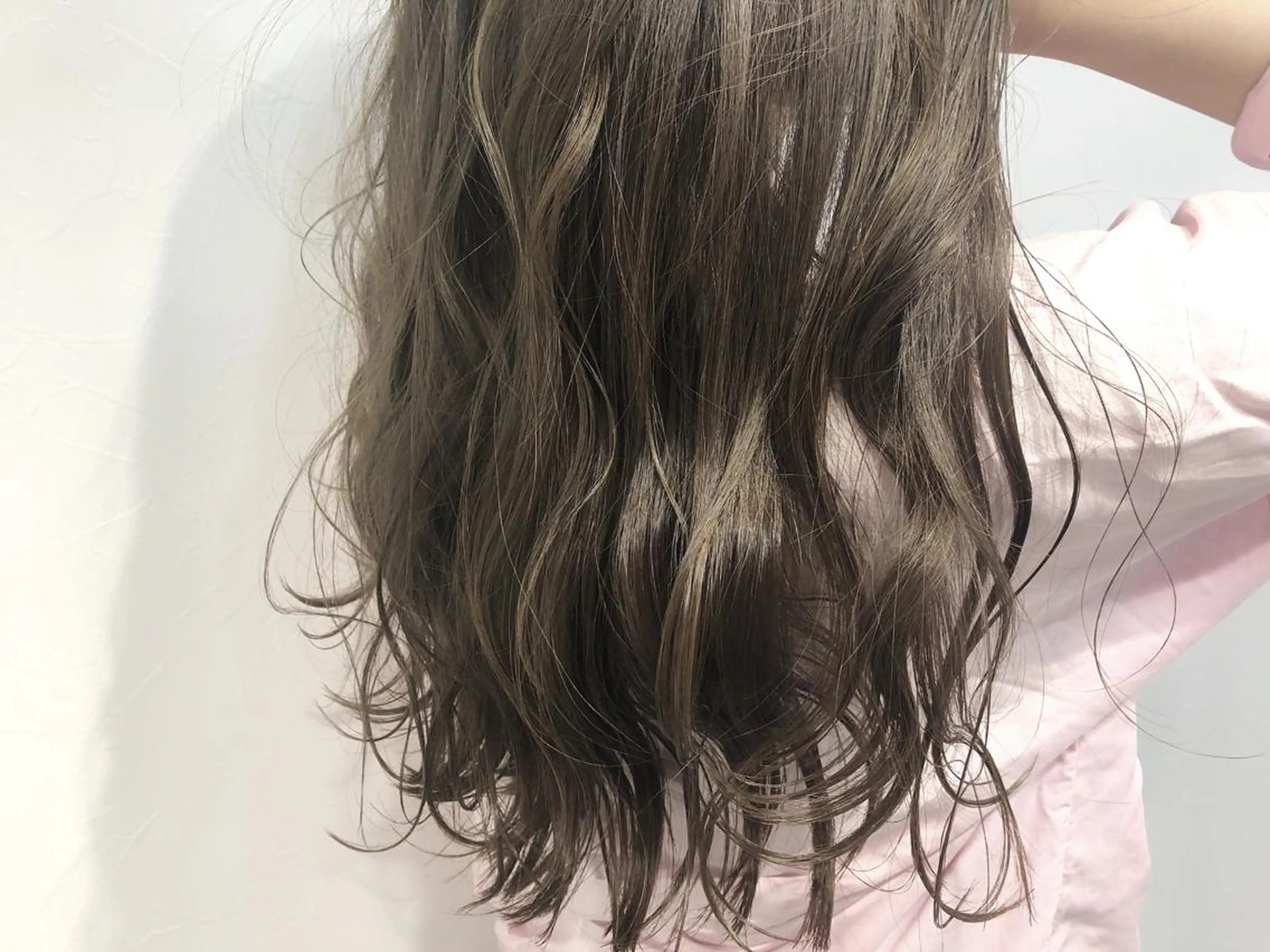 カラー ハイライトカラー イルミナカラー 夜23時まで予約🉑 reverieあきらのヘアスタイル