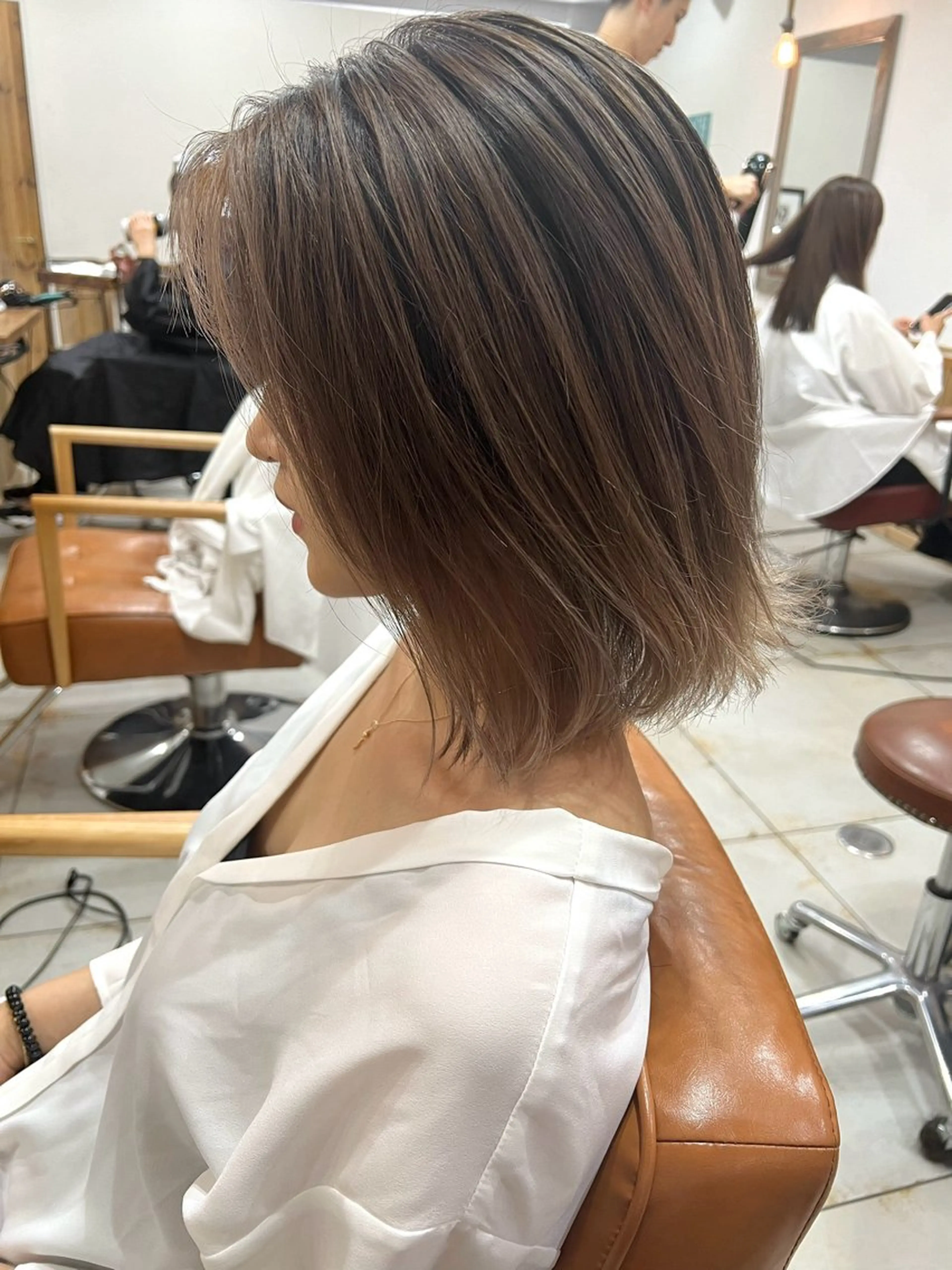 ミディアム ヘアカラー トリートメント ハイライトバレイヤー ジュ🎨川村聖吾🎨のヘアスタイル