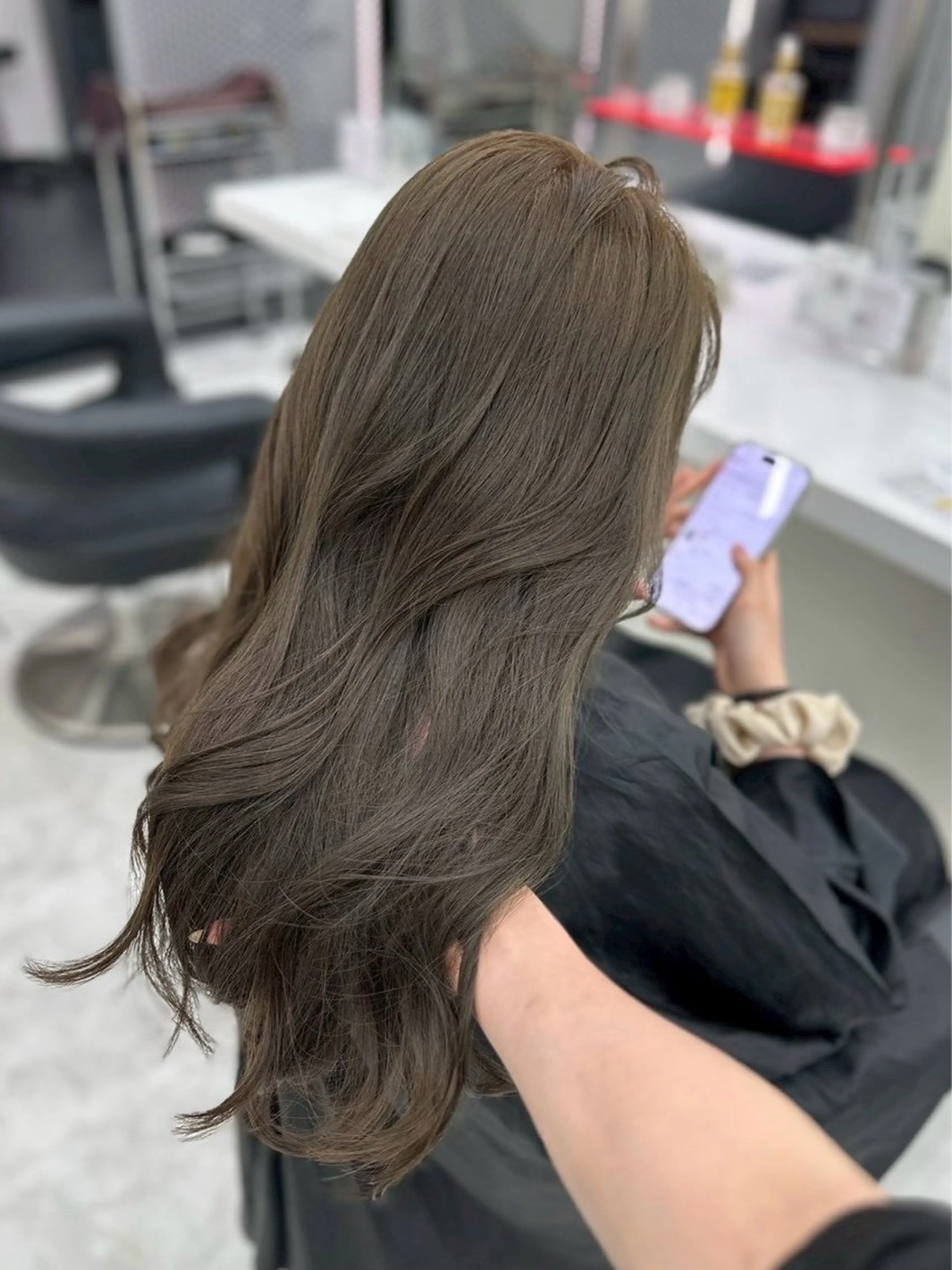 ロング カラー ベージュカラー 透明感カラー オリーブベージュ 髪質改善 ヘアカラー トリートメント かわかみ つぶらのヘアスタイル