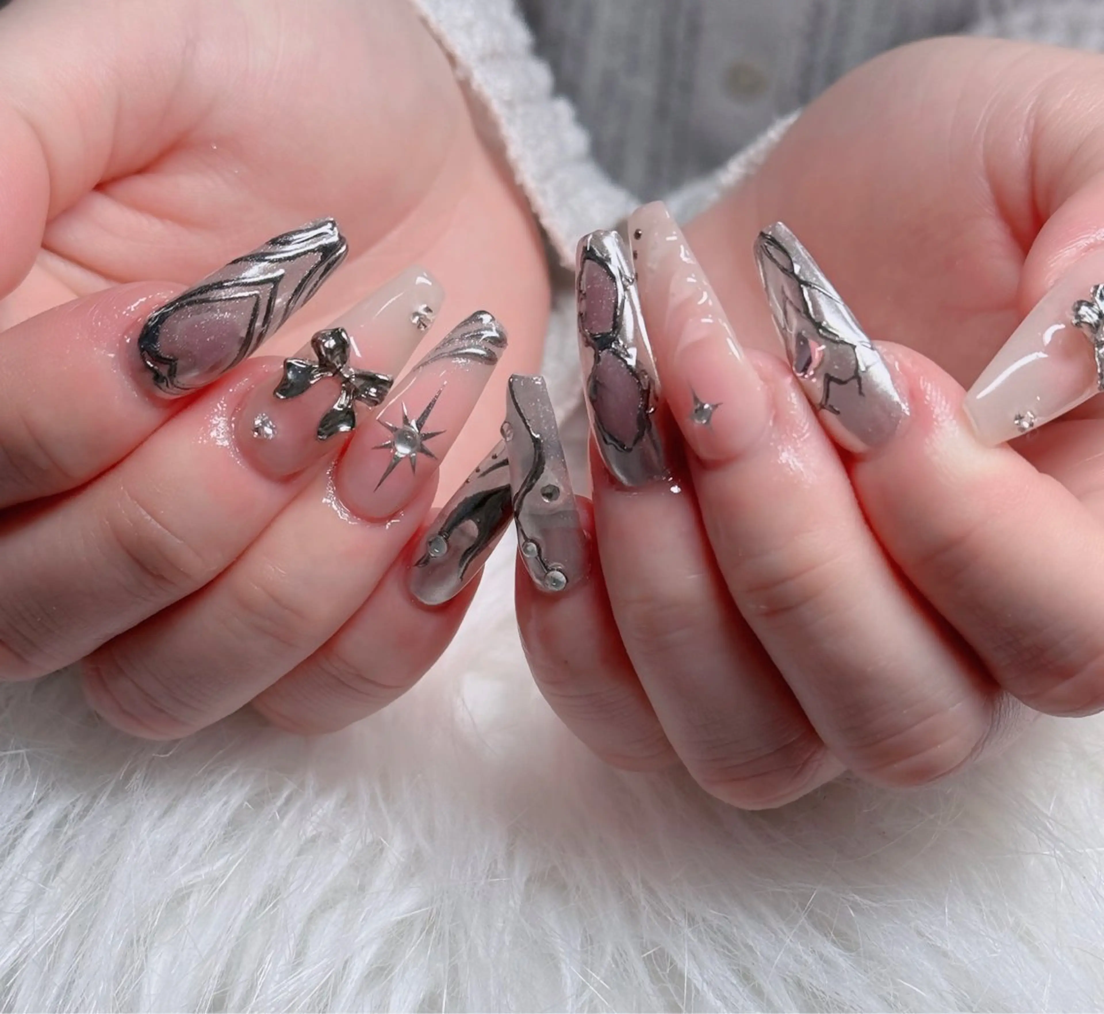 ネイル オーロラネイル フレンチネイル ジェルネイル ハロウィン キラキラネイル ハンドネイル H.baby Nail Salonのネイルデザイン