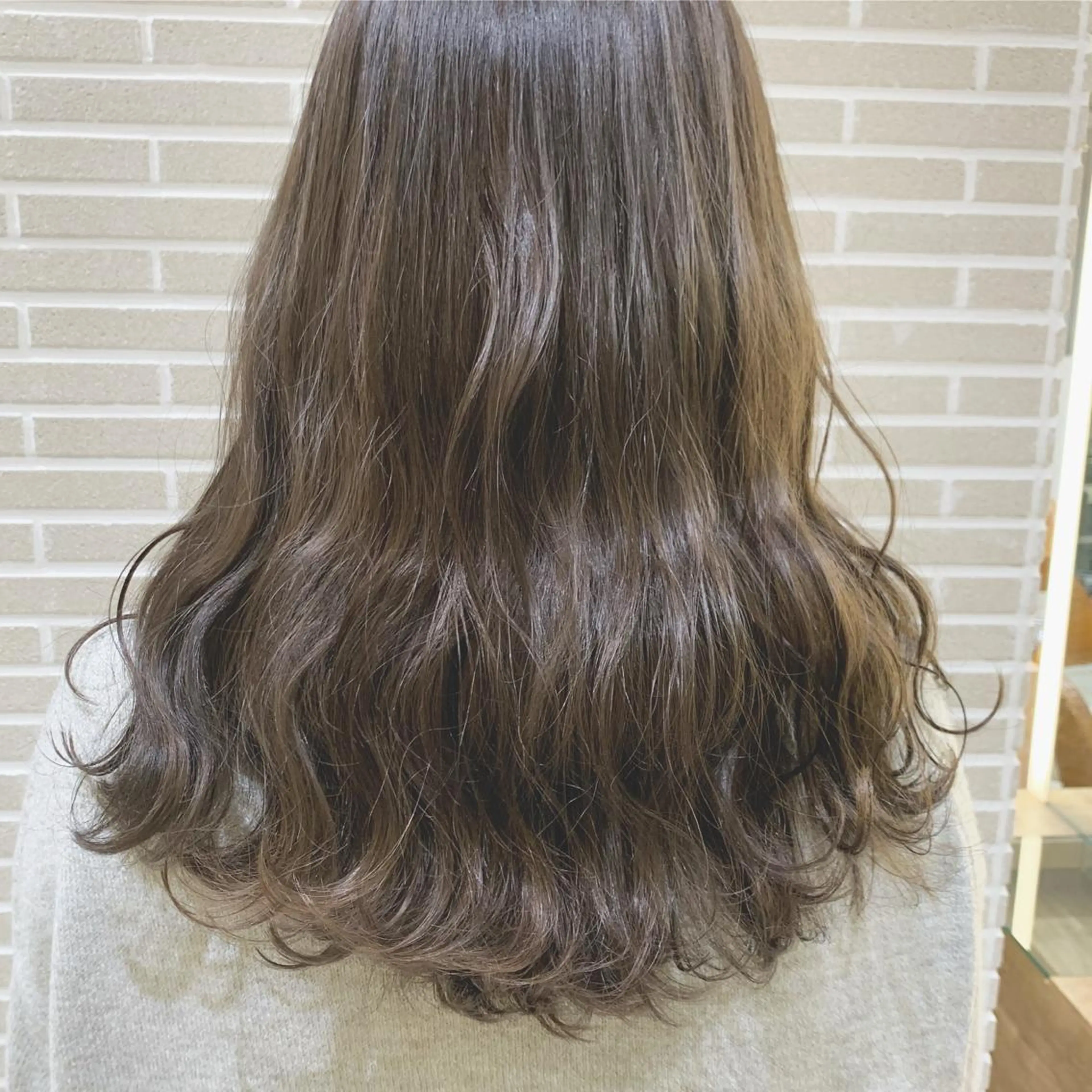ロング カラー ベージュカラー 潟上 菜摘のヘアスタイル