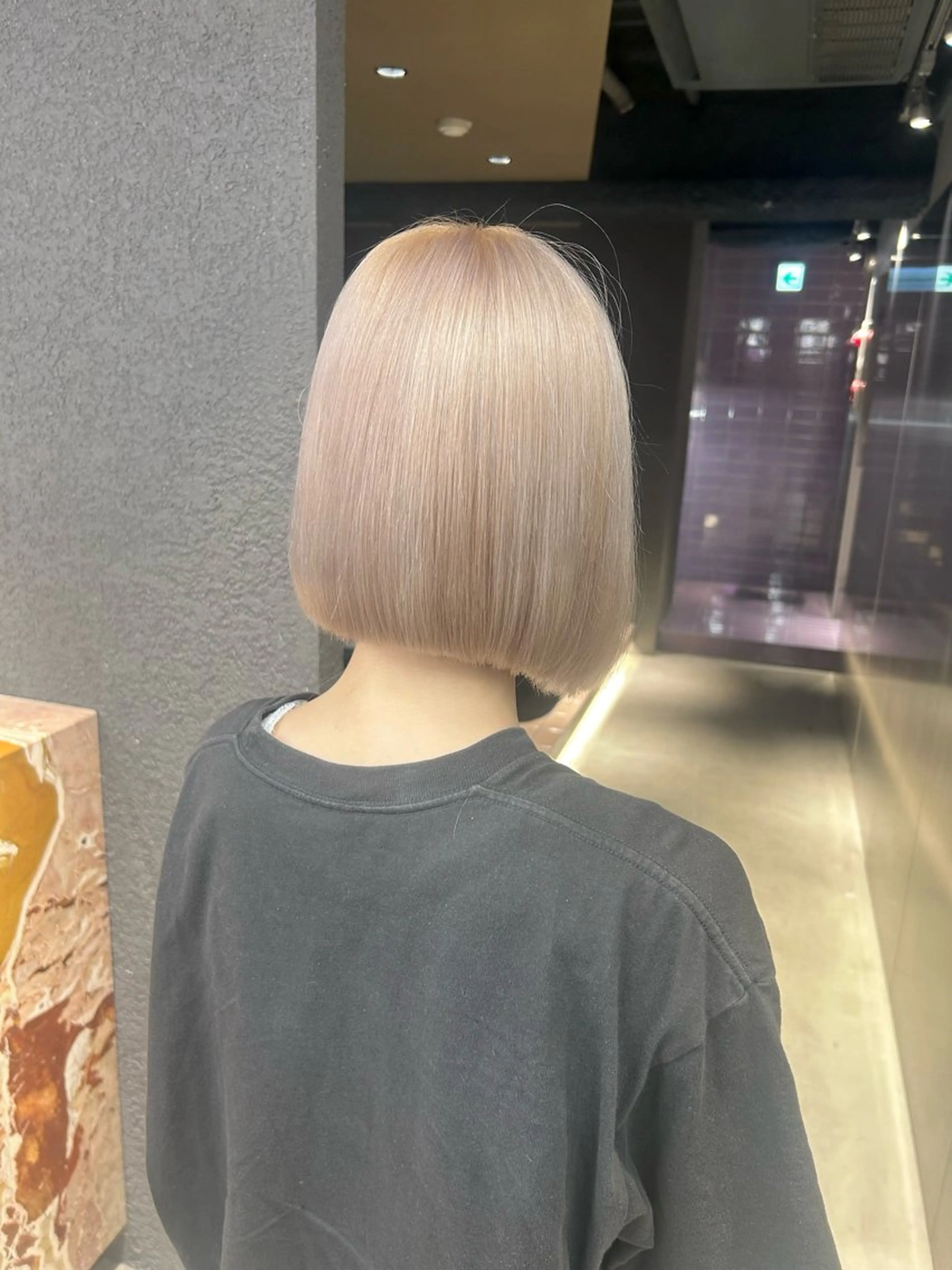ミディアム カラー ベージュカラー ブリーチ ホワイトベージュ カット ヘアカラー ✅ケアブリーチ✅ トヨオカ ノブヒデのヘアスタイル