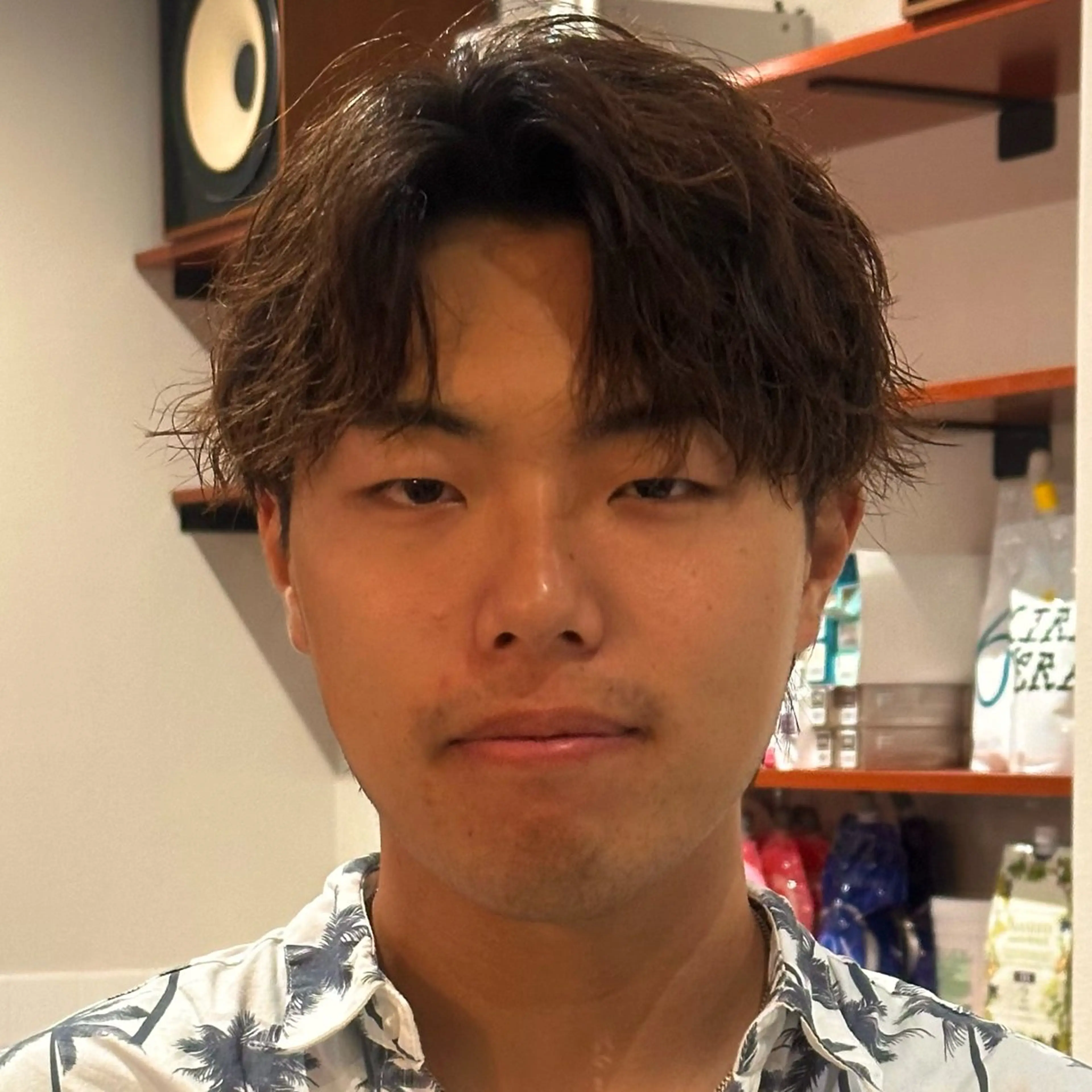 ショート パーマ メンズ メンズブリーチ センターパート フェードカット フェザーパーマ メンズハイライト 金山駅前メンズカット モデル募集 青島永透のヘアスタイル