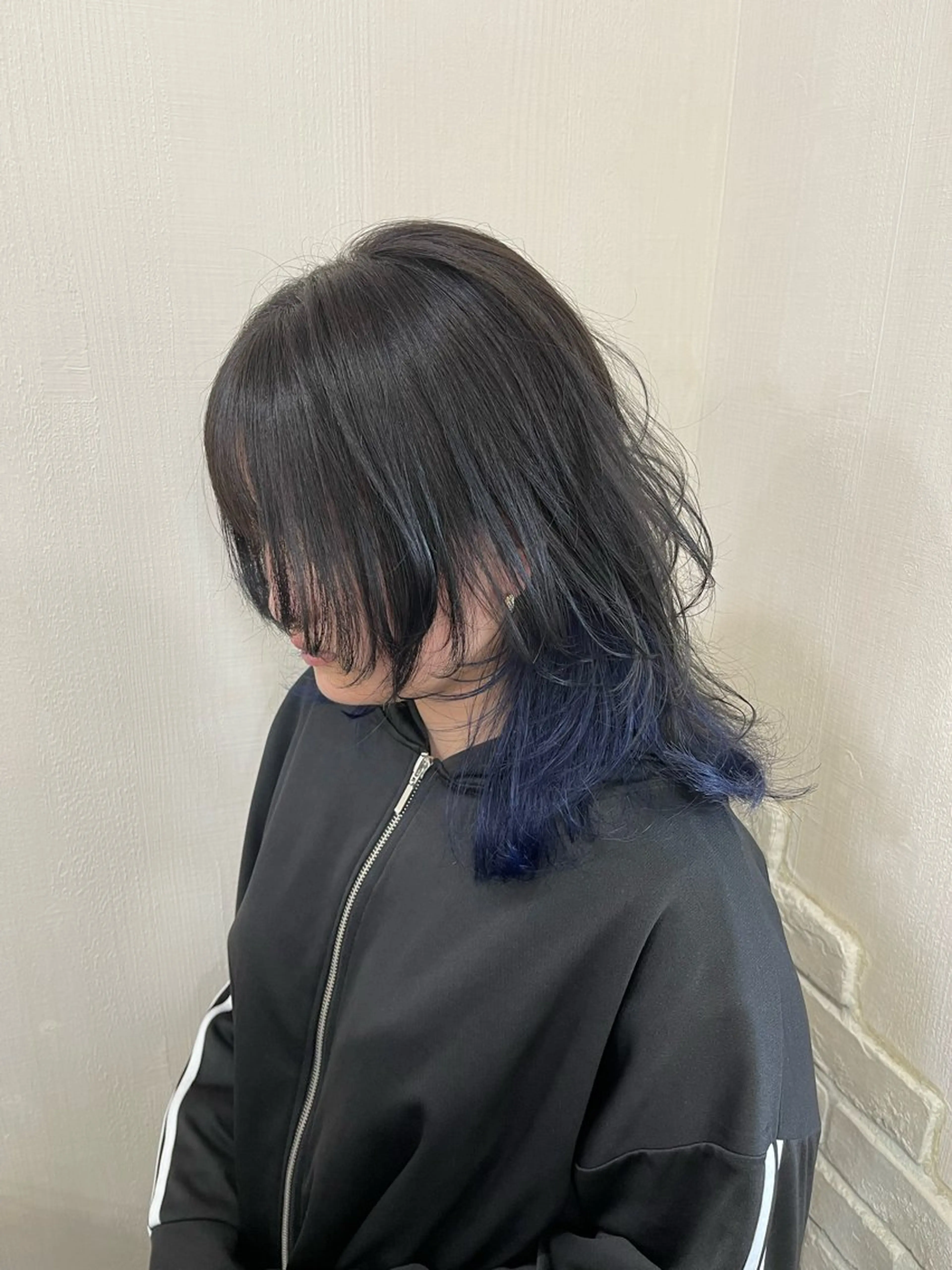 ミディアム カラー ウルフカット ANDIAMO SAKAE✩楓のヘアスタイル