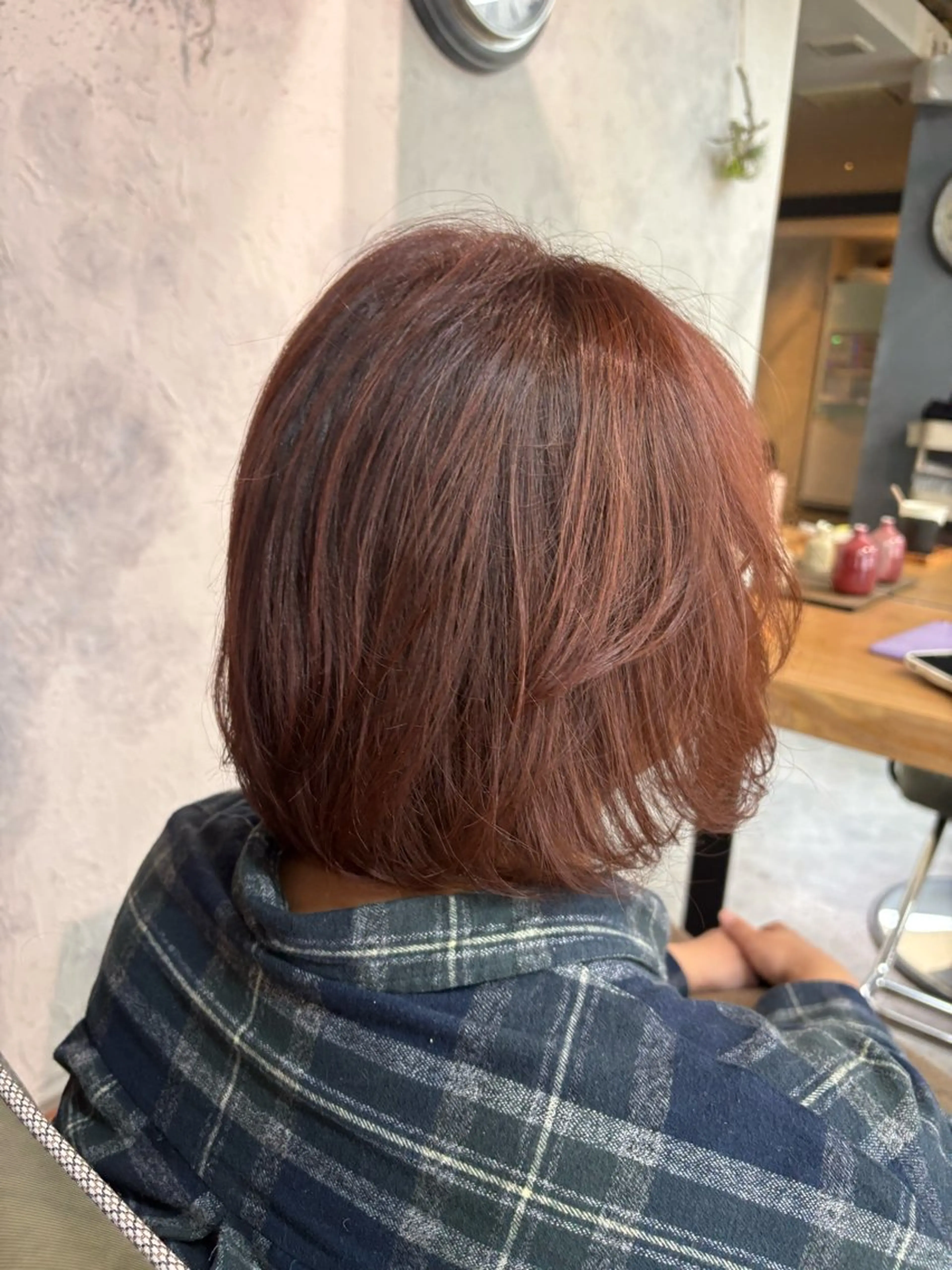ショート ピンクブラウン ヘアカラー シモイケ ルアのヘアスタイル
