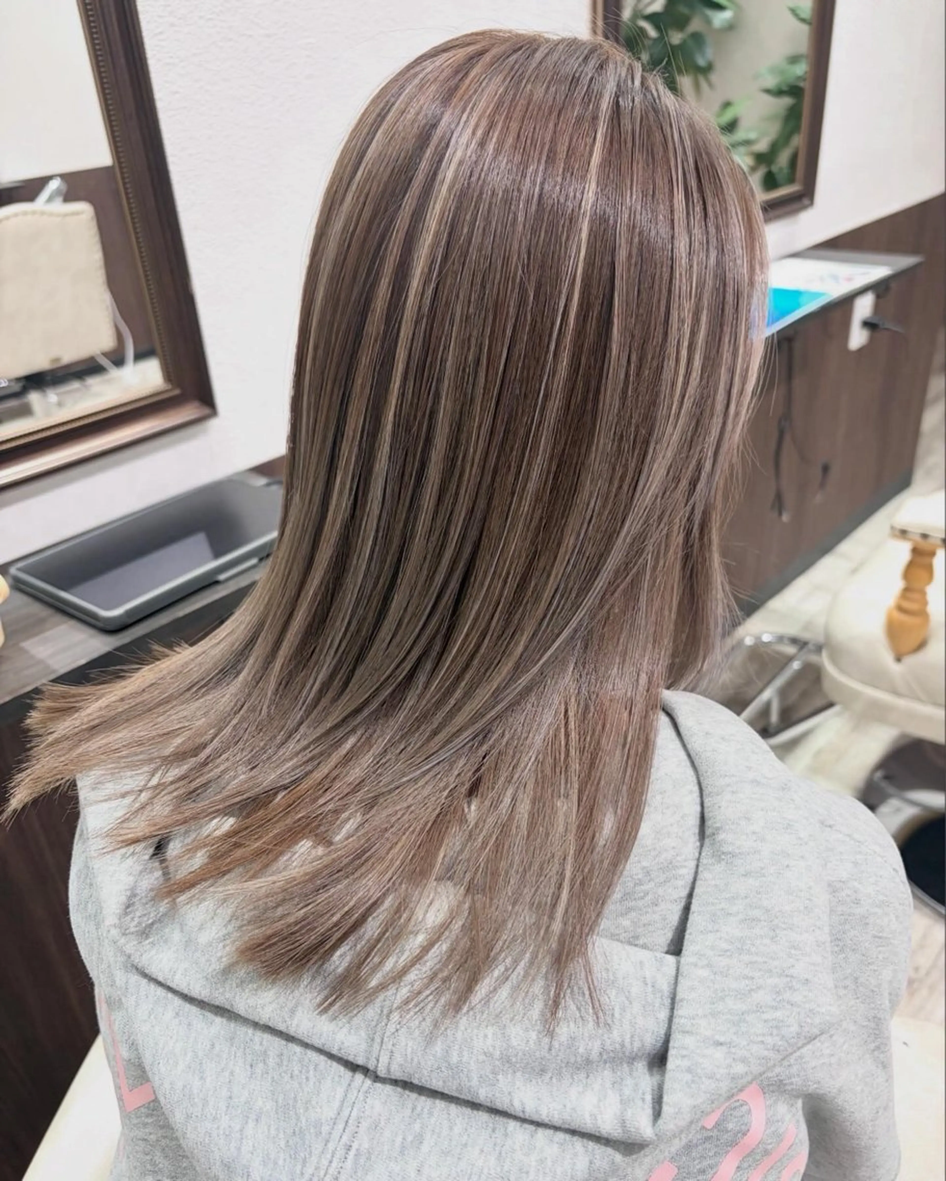 〔ミニモ限定クーポン〕カット＋コントラストハイライトホワイトカラー＋コタアイケアTR☘️の写真