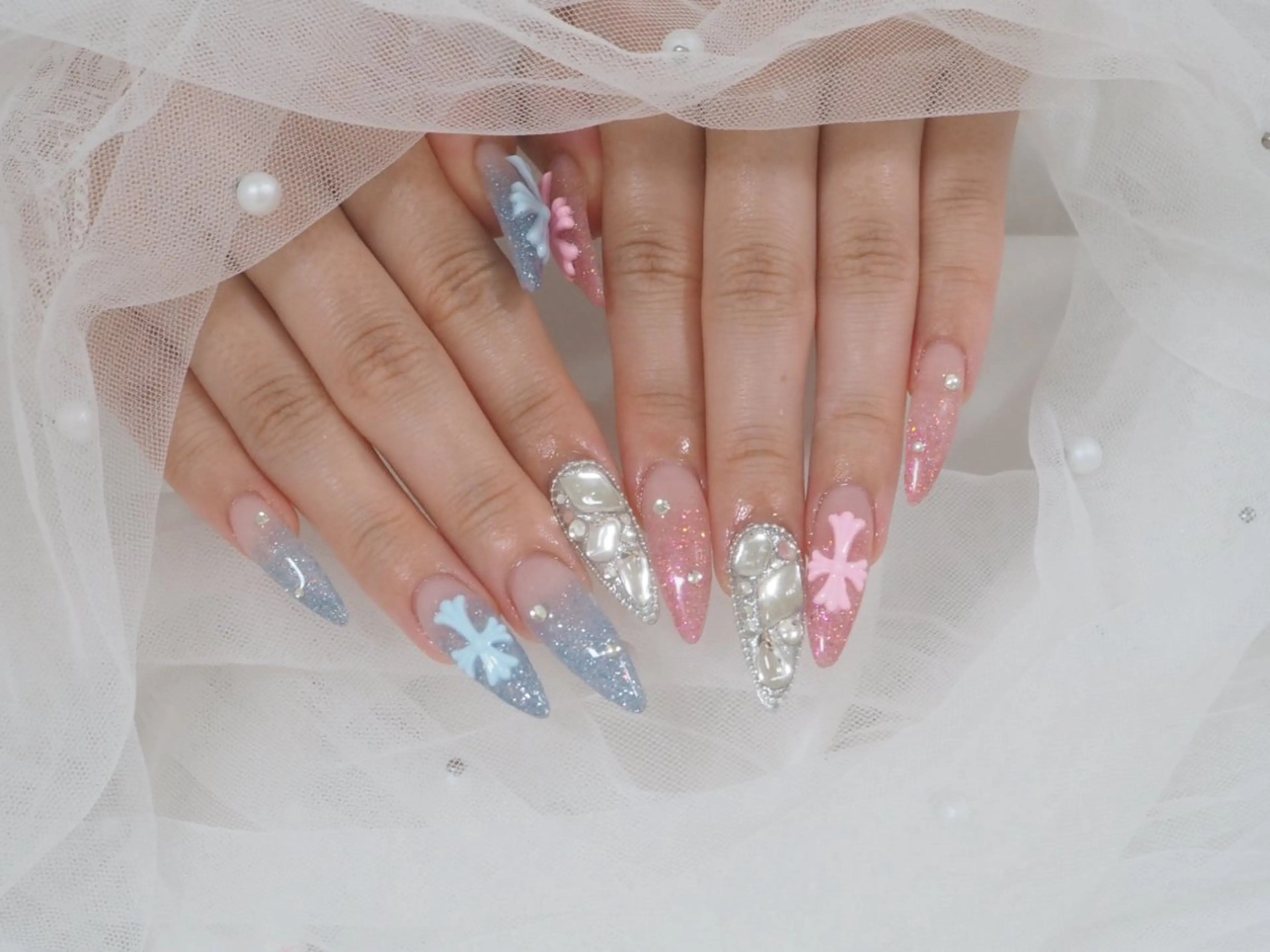 ロング ハンドネイル Amore Nのネイルデザイン