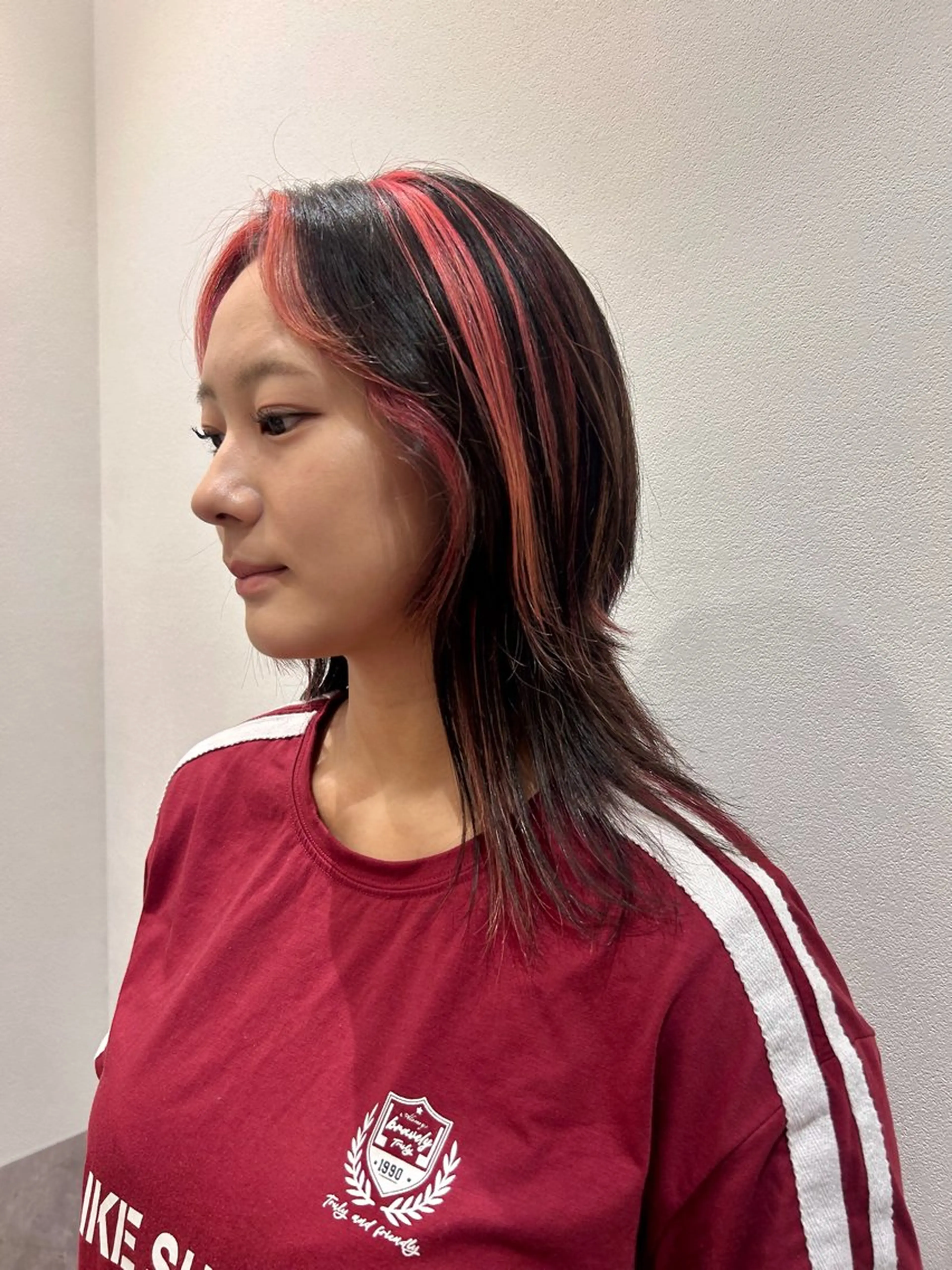 カラー ミストバング  フェイスフレーミング ハイライトカラー ピンクカラー レッドカラー ヘアカラー ぐっち ーのヘアスタイル