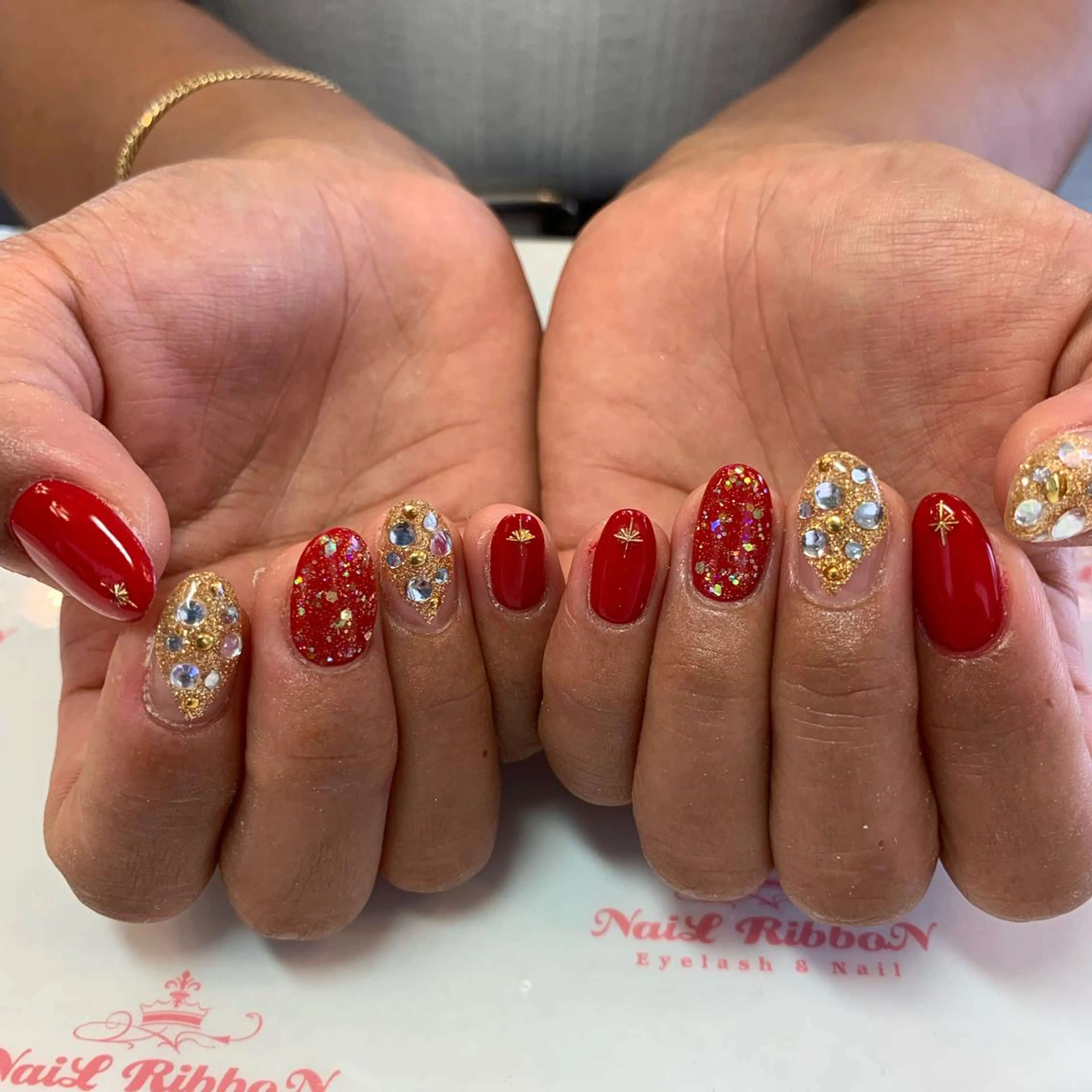 ネイル ネイルリボン 受付スタッフのネイルデザイン