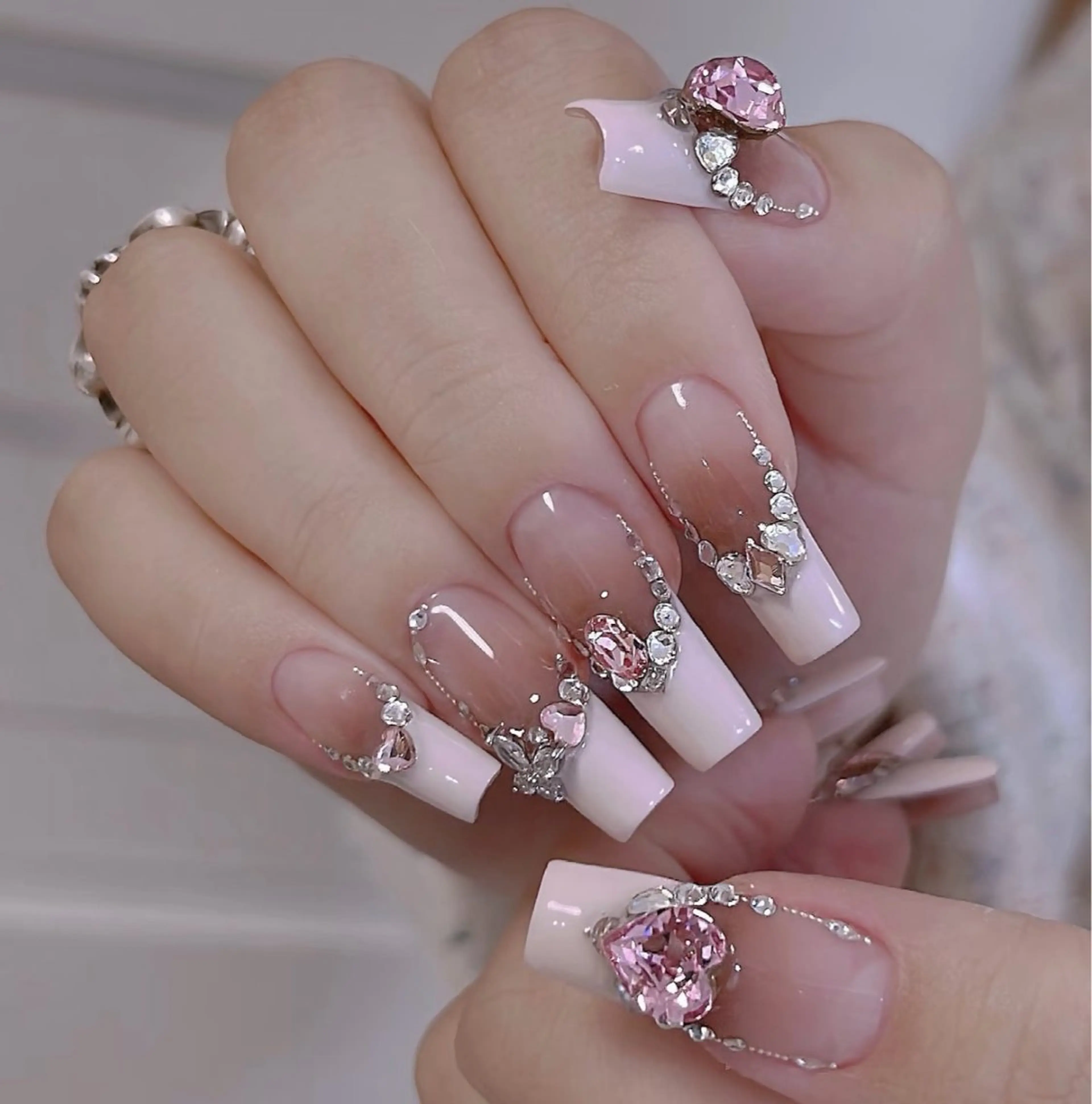 ネイル 桜ネイル フットネイル フレンチネイル グラデーション 氷ネイル・うるうるネイル ハンドネイル Lynn_ Nailのネイルデザイン