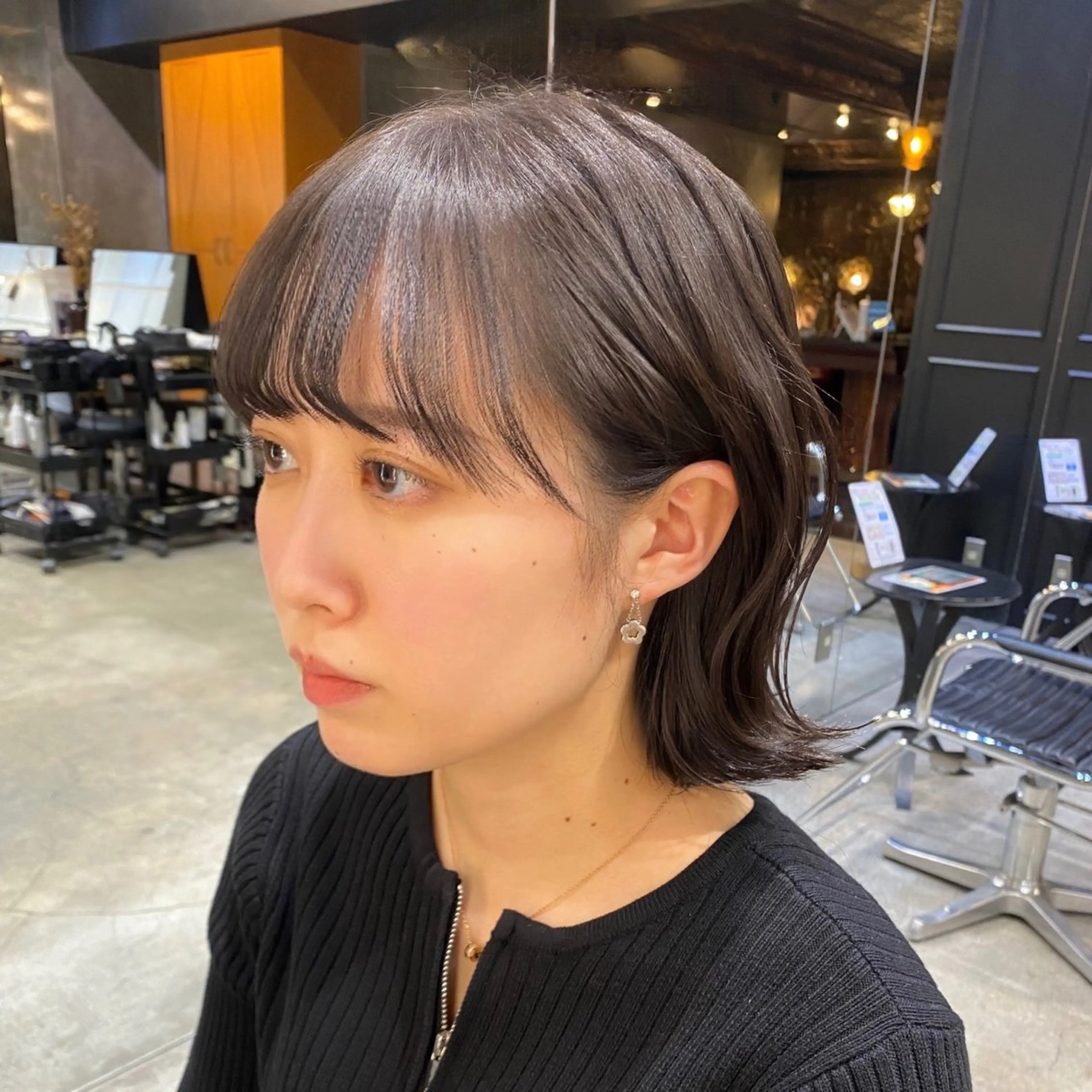 ミディアム カラー アッシュ アッシュブラウン ブラウンカラー 外ハネヘア カット ヘアカラー 透明感カラー🌿 グレージュ🐺陽介のヘアスタイル