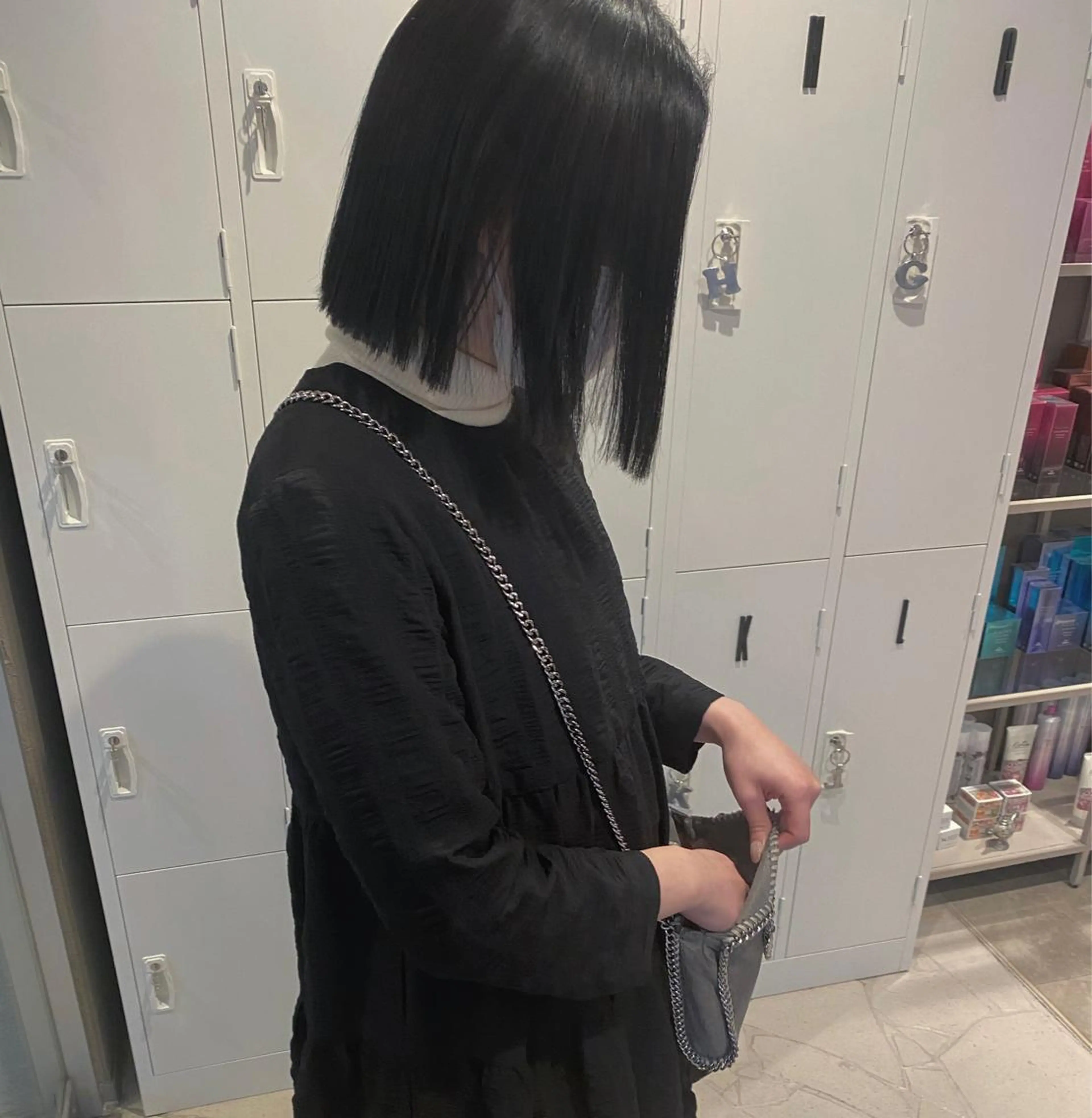 ショート カラー 切りっぱなしボブ ダークグレー ボブ ヘアカラー トリートメント ウルフカット 811 大阪梅田 ウルフのヘアスタイル