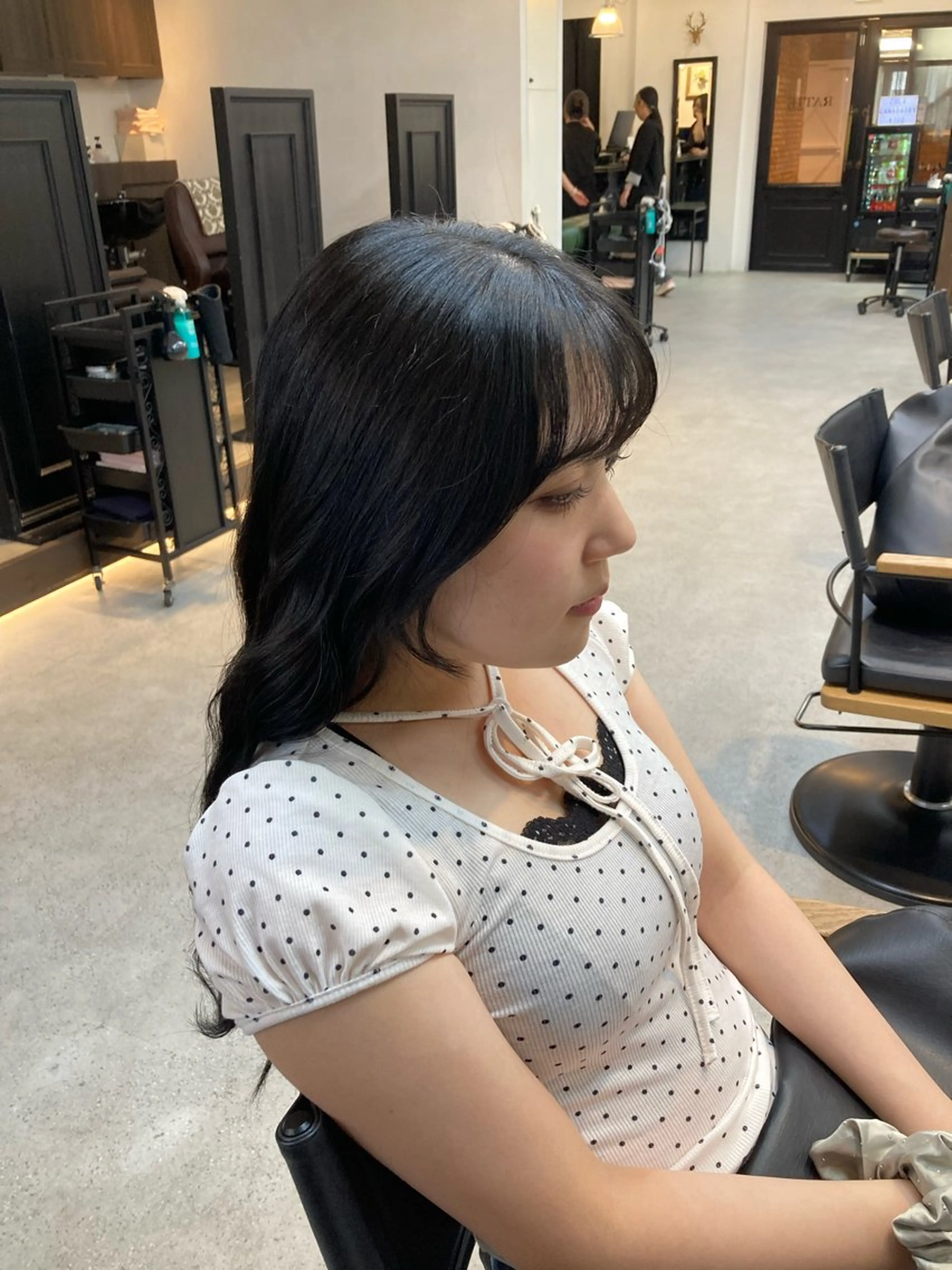 カラー 黒髪 加茂野 緑のヘアスタイル