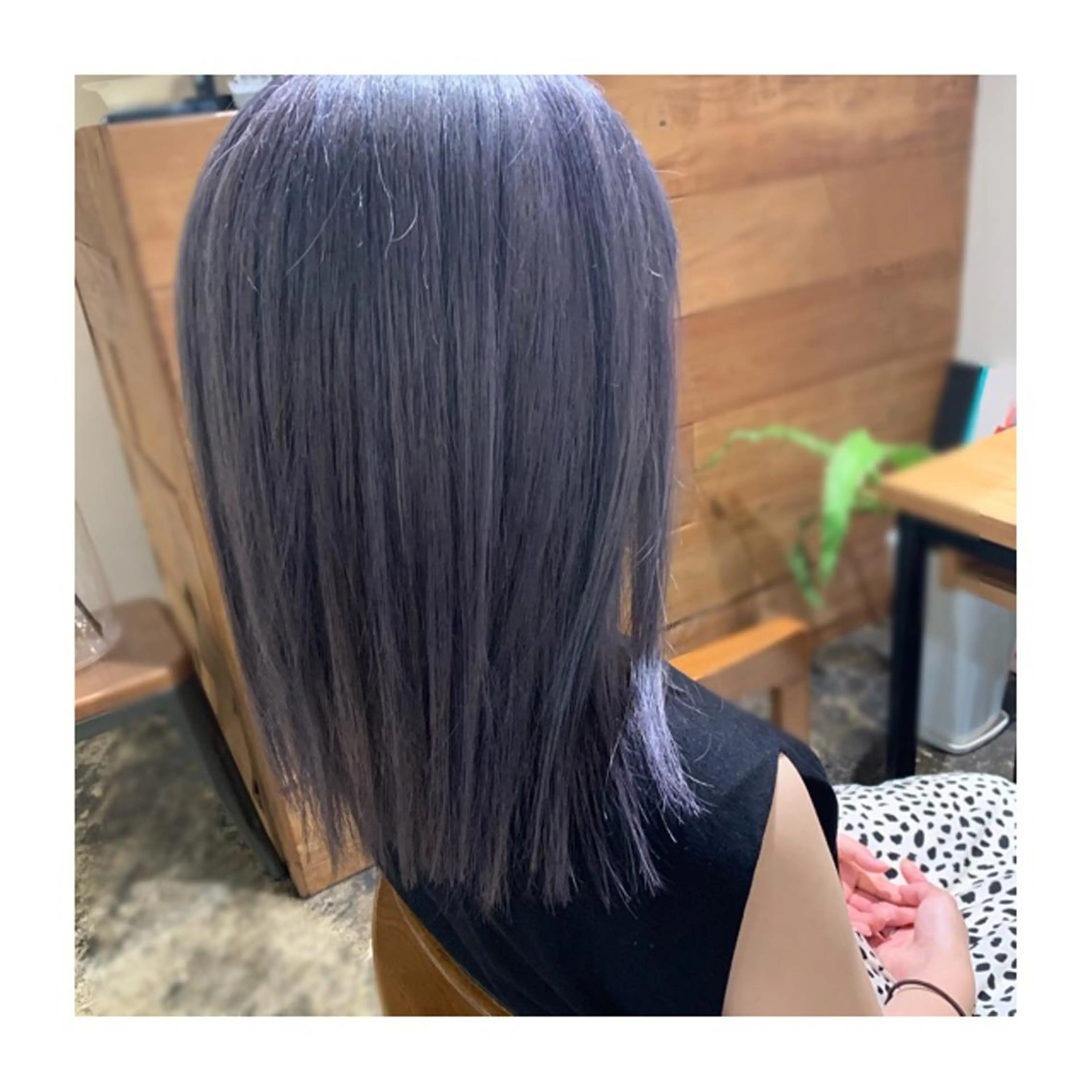 セミロング カラー UMEDA FIGAROのヘアスタイル