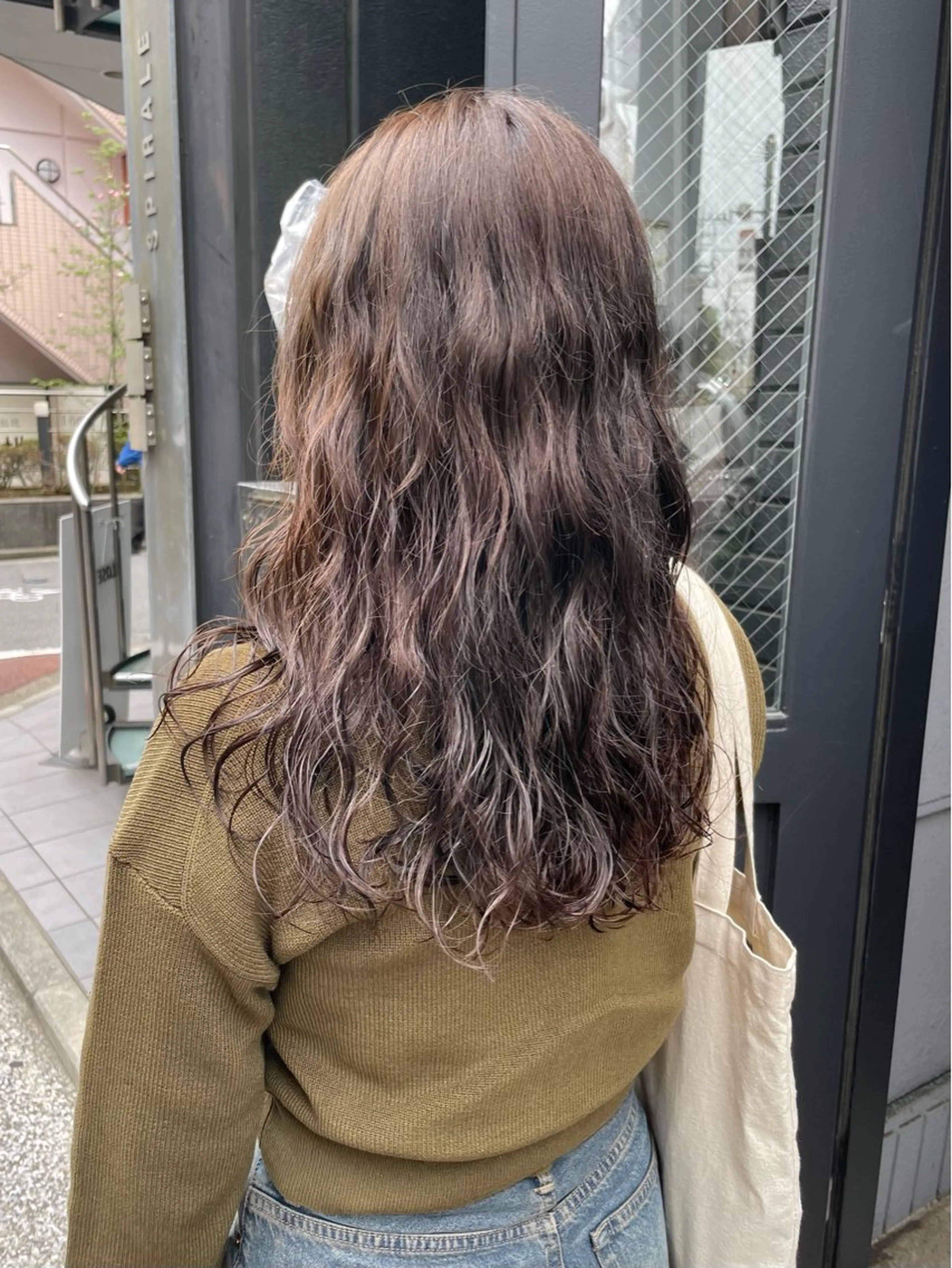 ミディアム パーマ ミディアムパーマ 伸ばしかけ ニュアンスパーマ レイヤー×初 パーマ|hinakoのヘアスタイル